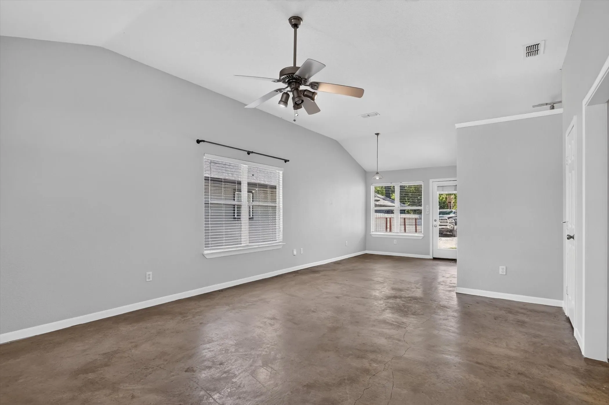 Single Family Residence For Sale in Tarrant County , 3721 El Campo Avenue, Fort Worth, Texas 76107, 3 Bedrooms, 3 Bathrooms, 3 Garage spaces, 1,700 Sqft, built in 2001, Price $599,000, mls#21331224, Real Estate Agent in Fort Worth, Homes For Sale in Tarrant county, Homes For Sale in Fort Worth, Realtor in Fort Worth Texas, Real Estate Brokerage Independent Realty Texas, Luminita Cordes Realtor