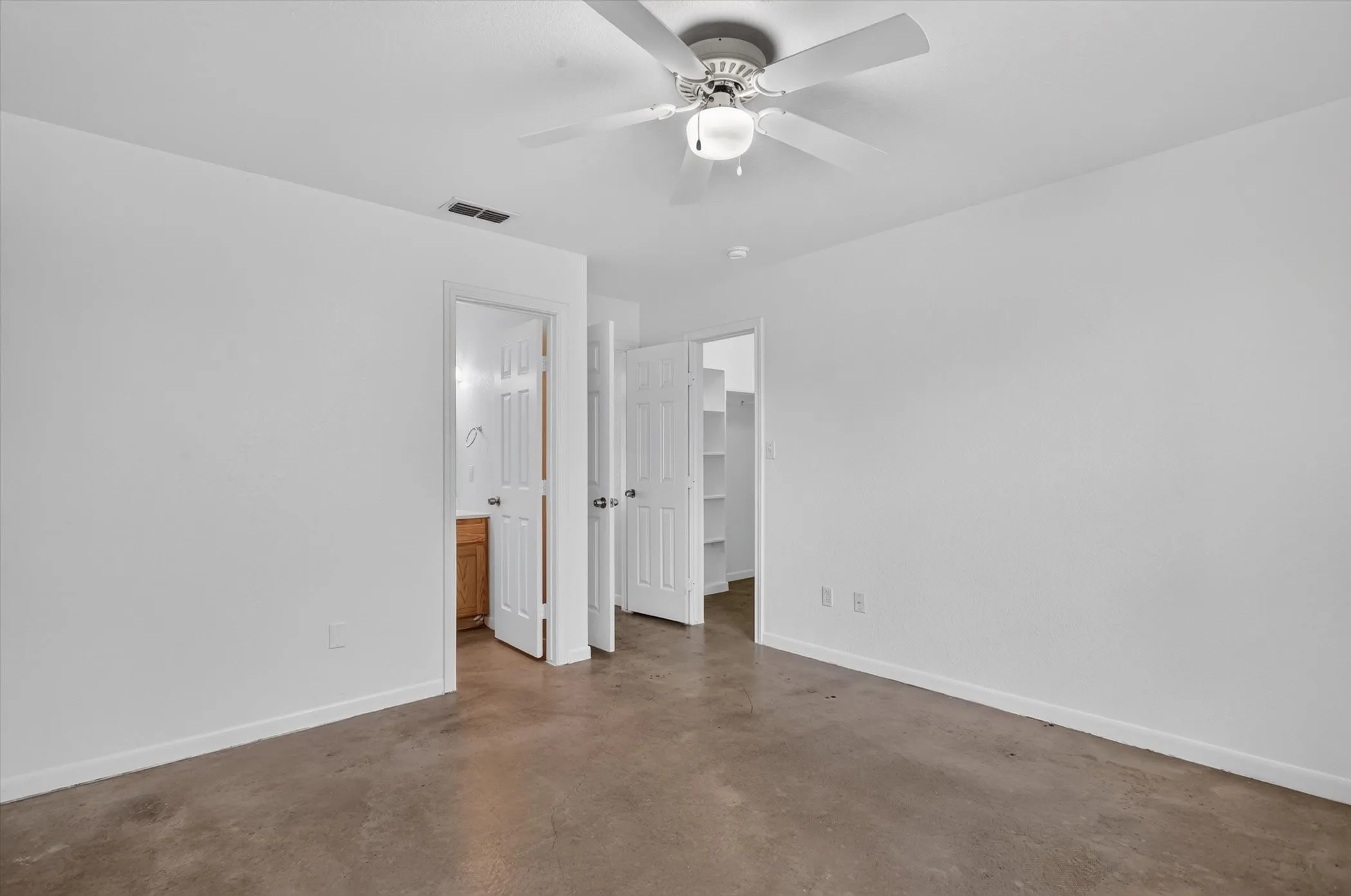 Single Family Residence For Sale in Tarrant County , 3721 El Campo Avenue, Fort Worth, Texas 76107, 3 Bedrooms, 3 Bathrooms, 3 Garage spaces, 1,700 Sqft, built in 2001, Price $599,000, mls#21331224, Real Estate Agent in Fort Worth, Homes For Sale in Tarrant county, Homes For Sale in Fort Worth, Realtor in Fort Worth Texas, Real Estate Brokerage Independent Realty Texas, Luminita Cordes Realtor
