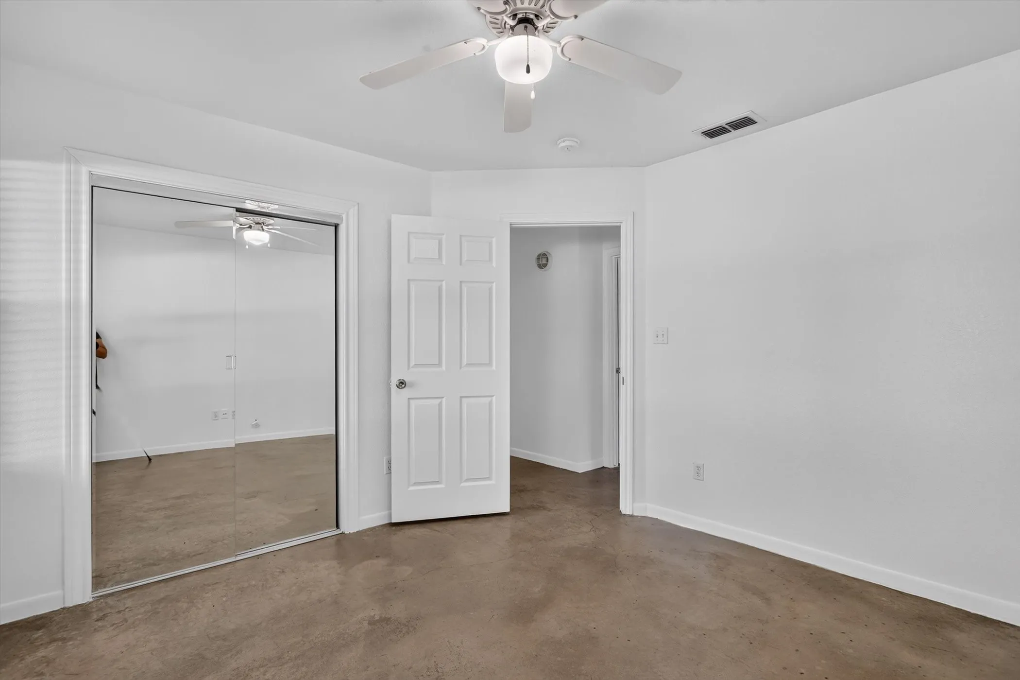 Single Family Residence For Sale in Tarrant County , 3721 El Campo Avenue, Fort Worth, Texas 76107, 3 Bedrooms, 3 Bathrooms, 3 Garage spaces, 1,700 Sqft, built in 2001, Price $599,000, mls#21331224, Real Estate Agent in Fort Worth, Homes For Sale in Tarrant county, Homes For Sale in Fort Worth, Realtor in Fort Worth Texas, Real Estate Brokerage Independent Realty Texas, Luminita Cordes Realtor