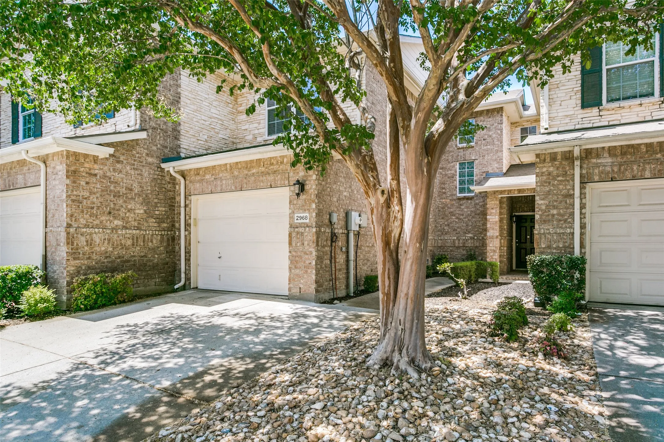 Townhouse For Sale in Dallas County , 2968 Muirfield Drive, Lewisville, Texas 75067, 2 Bedroom, 2 Bathroom, 1 Garage spaces, 1,544 Sqft, built in 2003, mls#21341456, Real Estate Agent in Lewisville, Homes For Sale in Dallas county, Homes For Sale in Lewisville, Realtor in Lewisville Texas, Real Estate Brokerage Independent Realty Texas, Luminita Cordes Realtor