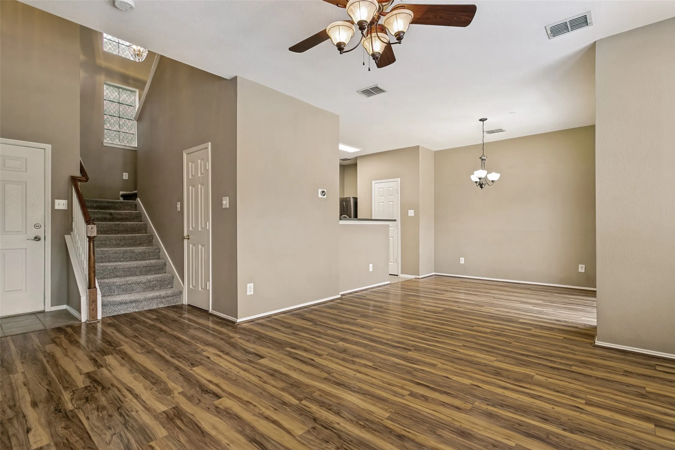 Townhouse For Sale in Dallas County , 2968 Muirfield Drive, Lewisville, Texas 75067, 2 Bedroom, 2 Bathroom, 1 Garage spaces, 1,544 Sqft, built in 2003, mls#21341456, Real Estate Agent in Lewisville, Homes For Sale in Dallas county, Homes For Sale in Lewisville, Realtor in Lewisville Texas, Real Estate Brokerage Independent Realty Texas, Luminita Cordes Realtor