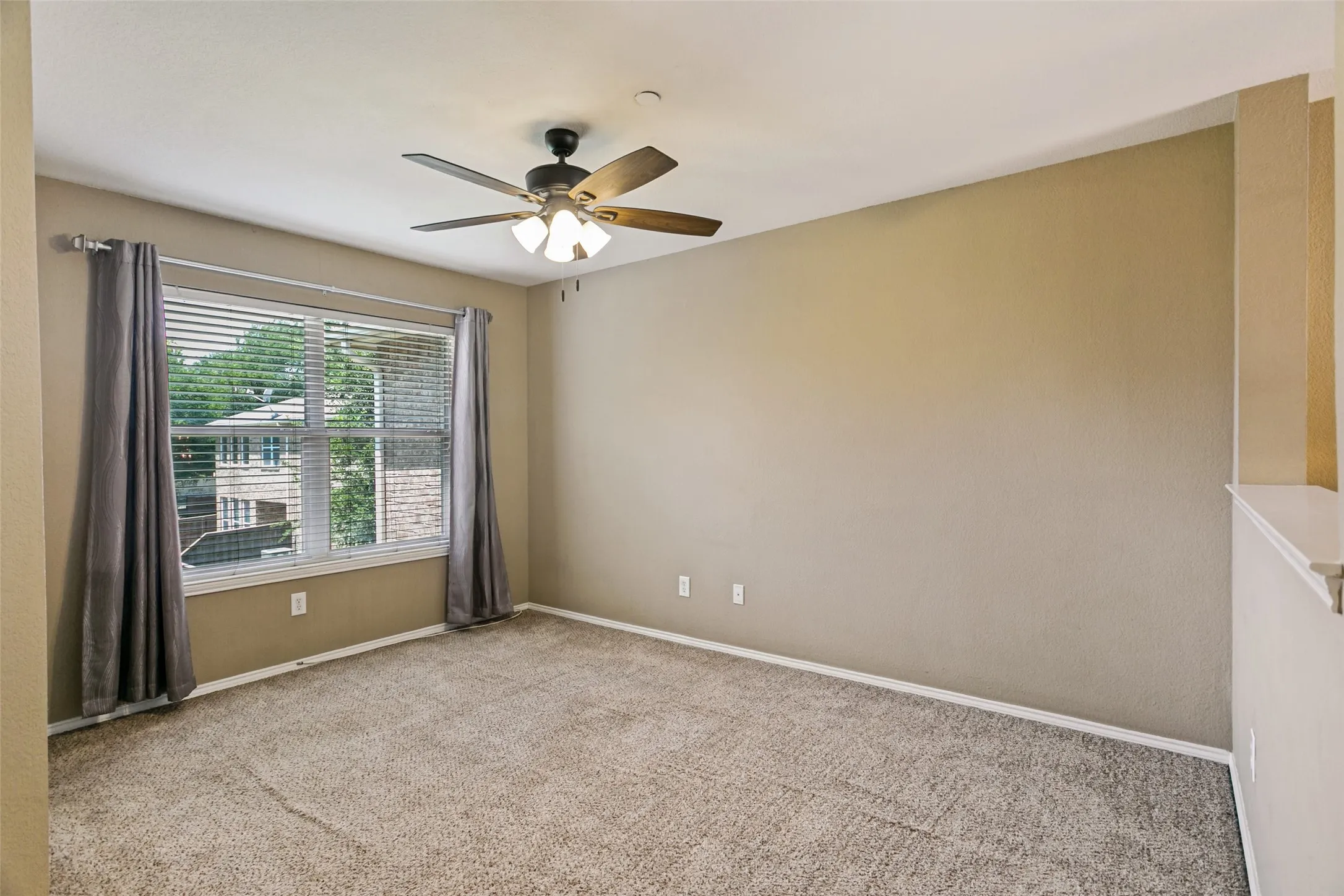 Townhouse For Sale in Dallas County , 2968 Muirfield Drive, Lewisville, Texas 75067, 2 Bedroom, 2 Bathroom, 1 Garage spaces, 1,544 Sqft, built in 2003, mls#21341456, Real Estate Agent in Lewisville, Homes For Sale in Dallas county, Homes For Sale in Lewisville, Realtor in Lewisville Texas, Real Estate Brokerage Independent Realty Texas, Luminita Cordes Realtor