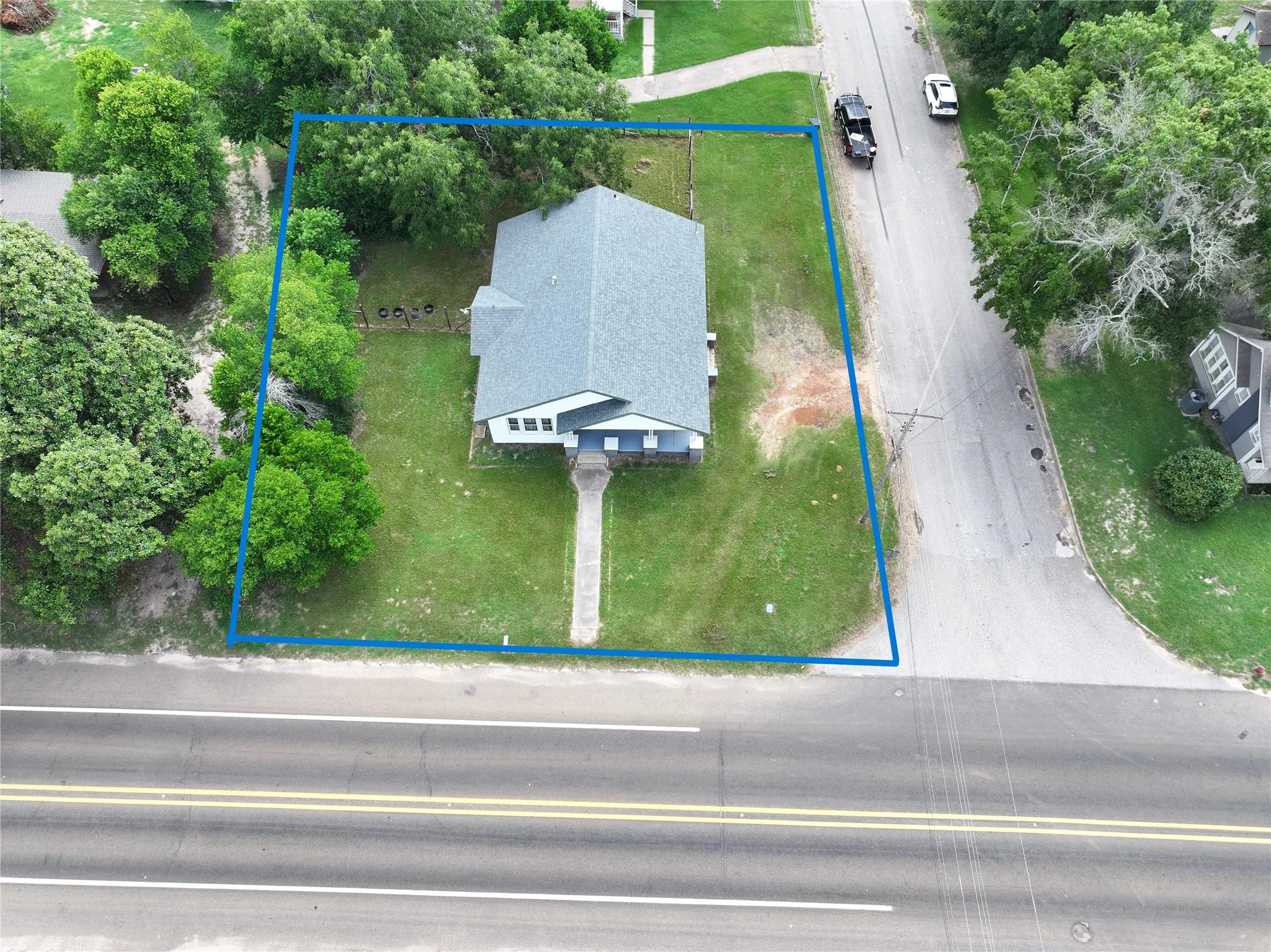 Single Family Residence For Sale in Houston County , 402 N Market Street, Grapeland, Texas 75844, 2 Bedroom, 1 Bathroom, Garage spaces, 1,314 Sqft, built in 1942, mls#21343397, Real Estate Agent in Grapeland, Homes For Sale in Houston county, Homes For Sale in Grapeland, Realtor in Grapeland Texas, Real Estate Brokerage Independent Realty Texas, Luminita Cordes Realtor