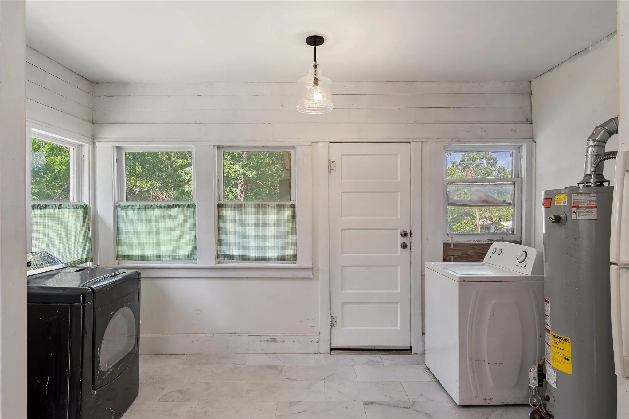 Single Family Residence For Sale in Houston County , 402 N Market Street, Grapeland, Texas 75844, 2 Bedroom, 1 Bathroom, Garage spaces, 1,314 Sqft, built in 1942, mls#21343397, Real Estate Agent in Grapeland, Homes For Sale in Houston county, Homes For Sale in Grapeland, Realtor in Grapeland Texas, Real Estate Brokerage Independent Realty Texas, Luminita Cordes Realtor