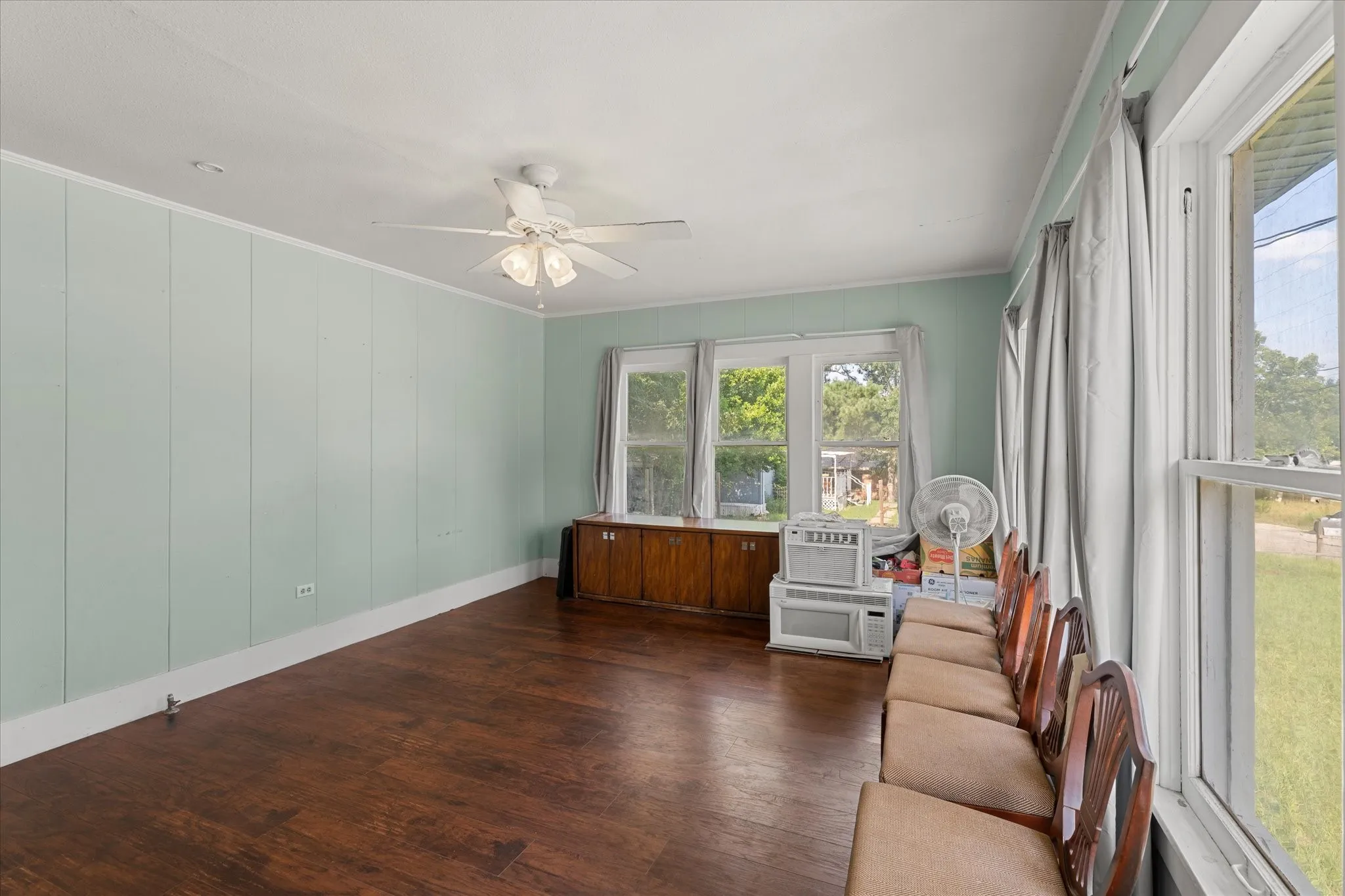 Single Family Residence For Sale in Houston County , 402 N Market Street, Grapeland, Texas 75844, 2 Bedroom, 1 Bathroom, Garage spaces, 1,314 Sqft, built in 1942, mls#21343397, Real Estate Agent in Grapeland, Homes For Sale in Houston county, Homes For Sale in Grapeland, Realtor in Grapeland Texas, Real Estate Brokerage Independent Realty Texas, Luminita Cordes Realtor