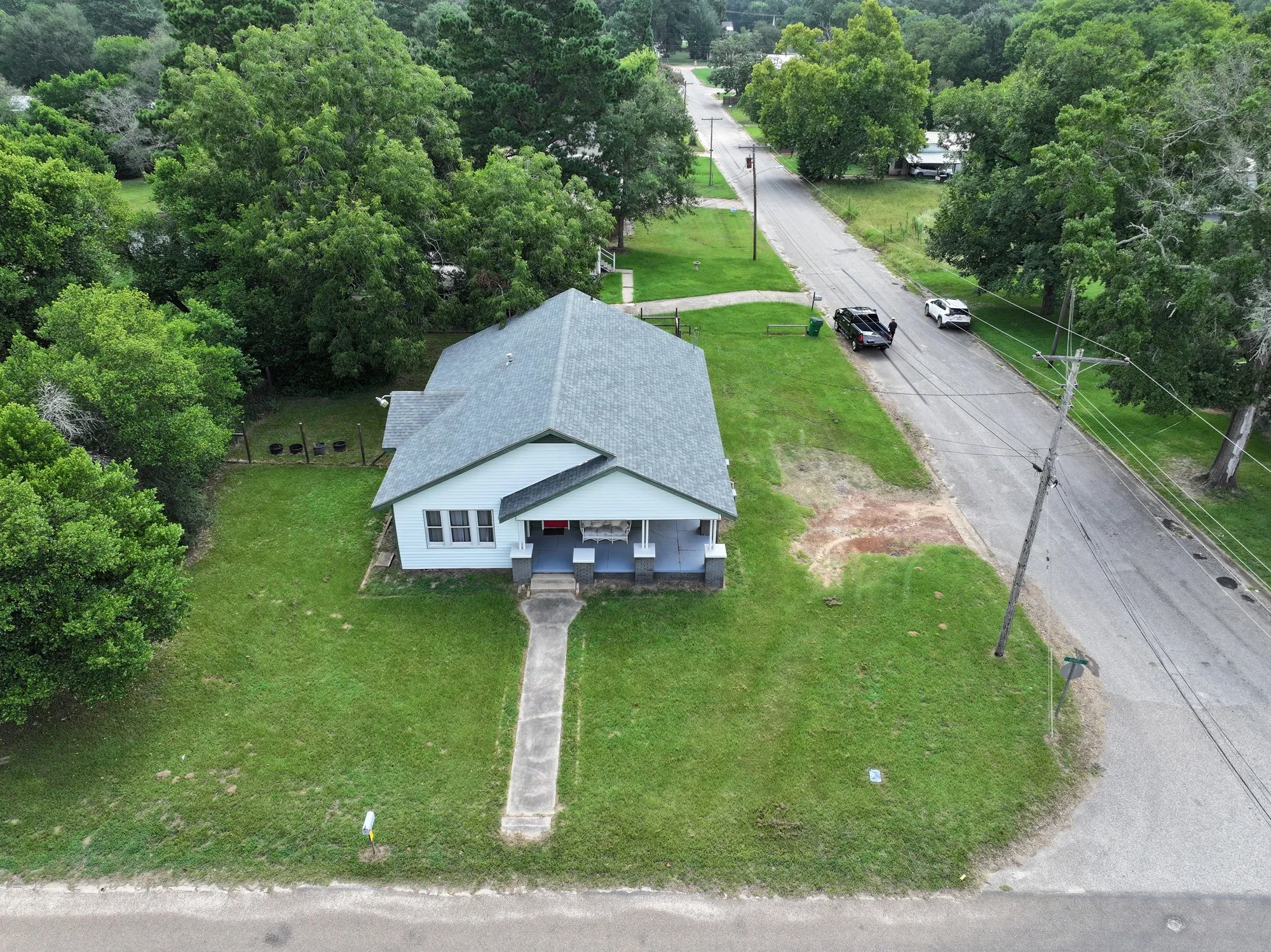 Single Family Residence For Sale in Houston County , 402 N Market Street, Grapeland, Texas 75844, 2 Bedroom, 1 Bathroom, Garage spaces, 1,314 Sqft, built in 1942, mls#21343397, Real Estate Agent in Grapeland, Homes For Sale in Houston county, Homes For Sale in Grapeland, Realtor in Grapeland Texas, Real Estate Brokerage Independent Realty Texas, Luminita Cordes Realtor