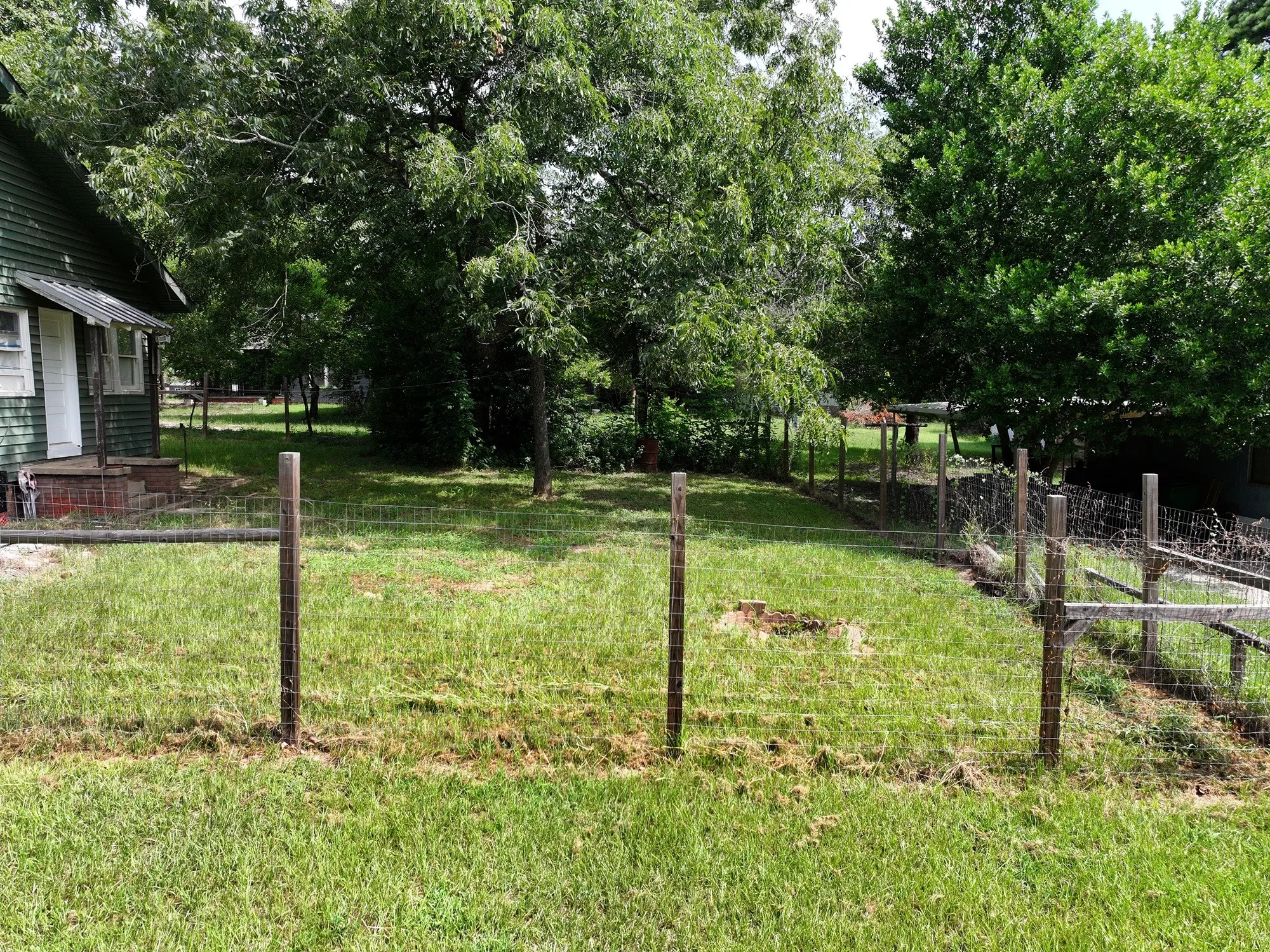 Single Family Residence For Sale in Houston County , 402 N Market Street, Grapeland, Texas 75844, 2 Bedroom, 1 Bathroom, Garage spaces, 1,314 Sqft, built in 1942, mls#21343397, Real Estate Agent in Grapeland, Homes For Sale in Houston county, Homes For Sale in Grapeland, Realtor in Grapeland Texas, Real Estate Brokerage Independent Realty Texas, Luminita Cordes Realtor