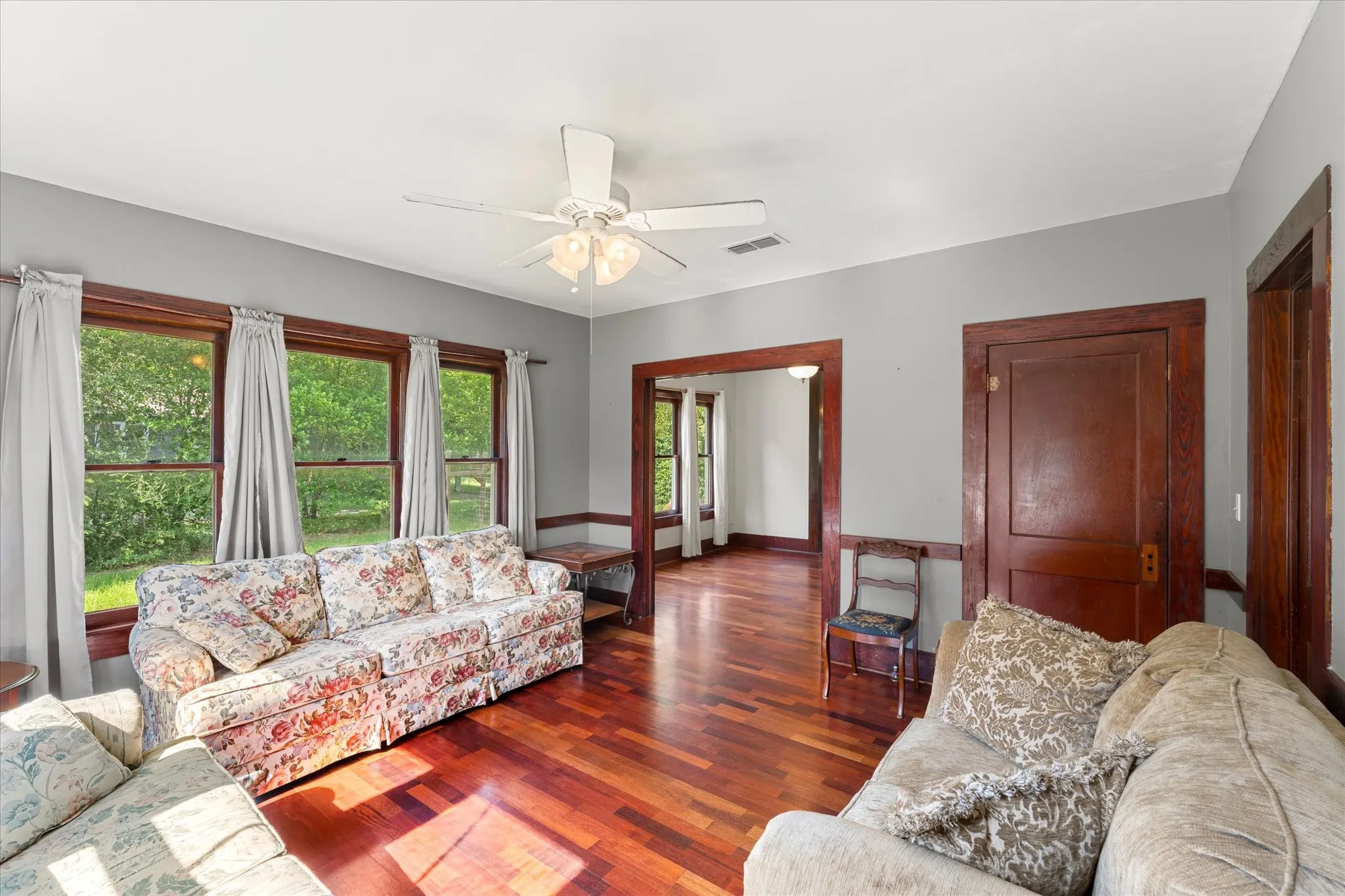 Single Family Residence For Sale in Houston County , 402 N Market Street, Grapeland, Texas 75844, 2 Bedroom, 1 Bathroom, Garage spaces, 1,314 Sqft, built in 1942, mls#21343397, Real Estate Agent in Grapeland, Homes For Sale in Houston county, Homes For Sale in Grapeland, Realtor in Grapeland Texas, Real Estate Brokerage Independent Realty Texas, Luminita Cordes Realtor