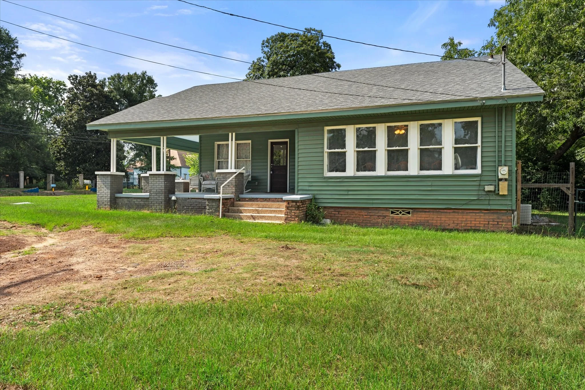 Single Family Residence For Sale in Houston County , 402 N Market Street, Grapeland, Texas 75844, 2 Bedroom, 1 Bathroom, Garage spaces, 1,314 Sqft, built in 1942, mls#21343397, Real Estate Agent in Grapeland, Homes For Sale in Houston county, Homes For Sale in Grapeland, Realtor in Grapeland Texas, Real Estate Brokerage Independent Realty Texas, Luminita Cordes Realtor
