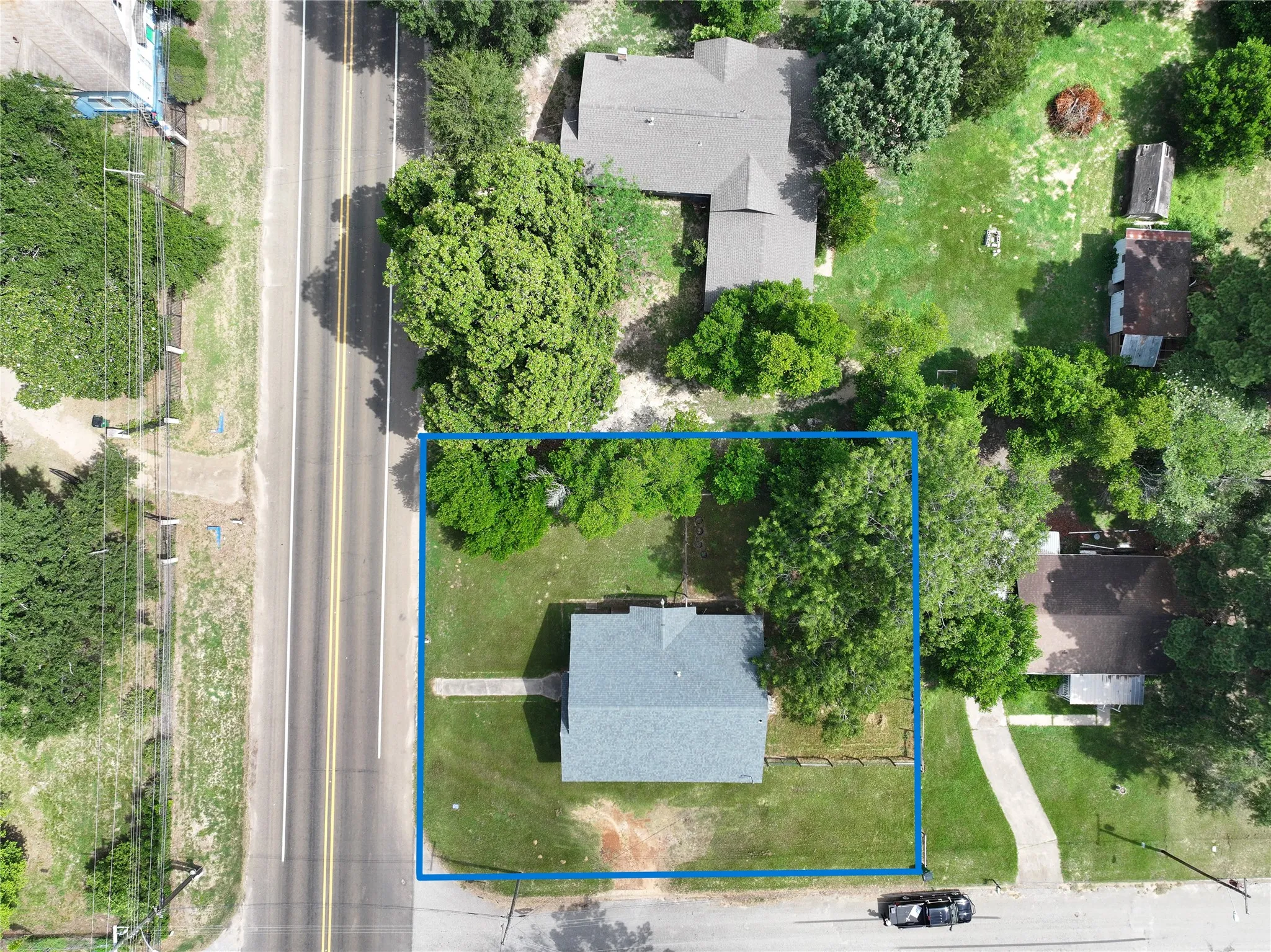 Single Family Residence For Sale in Houston County , 402 N Market Street, Grapeland, Texas 75844, 2 Bedroom, 1 Bathroom, Garage spaces, 1,314 Sqft, built in 1942, mls#21343397, Real Estate Agent in Grapeland, Homes For Sale in Houston county, Homes For Sale in Grapeland, Realtor in Grapeland Texas, Real Estate Brokerage Independent Realty Texas, Luminita Cordes Realtor