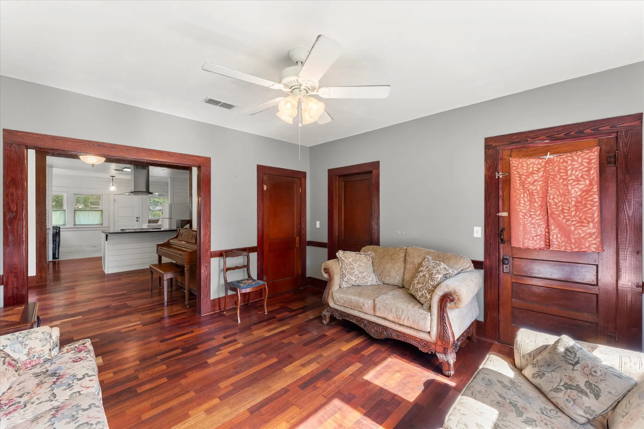 Single Family Residence For Sale in Houston County , 402 N Market Street, Grapeland, Texas 75844, 2 Bedroom, 1 Bathroom, Garage spaces, 1,314 Sqft, built in 1942, mls#21343397, Real Estate Agent in Grapeland, Homes For Sale in Houston county, Homes For Sale in Grapeland, Realtor in Grapeland Texas, Real Estate Brokerage Independent Realty Texas, Luminita Cordes Realtor