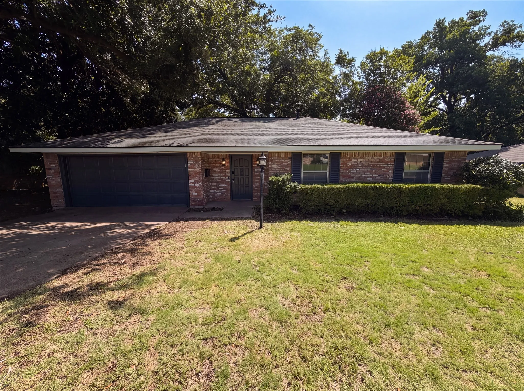 Single Family Residence For Sale in Dallas County , 304 Brook Hollow Drive, De Soto, Texas 75115, 3 Bedroom, 2 Bathroom, 2 Garage spaces, 1,542 Sqft, built in 1969, mls#21343298, Real Estate Agent in De Soto, Homes For Sale in Dallas county, Homes For Sale in De Soto, Realtor in De Soto Texas, Real Estate Brokerage Independent Realty Texas, Luminita Cordes Realtor