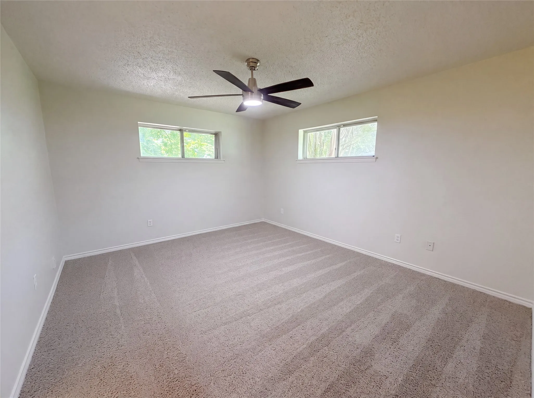 Single Family Residence For Sale in Dallas County , 304 Brook Hollow Drive, De Soto, Texas 75115, 3 Bedroom, 2 Bathroom, 2 Garage spaces, 1,542 Sqft, built in 1969, mls#21343298, Real Estate Agent in De Soto, Homes For Sale in Dallas county, Homes For Sale in De Soto, Realtor in De Soto Texas, Real Estate Brokerage Independent Realty Texas, Luminita Cordes Realtor