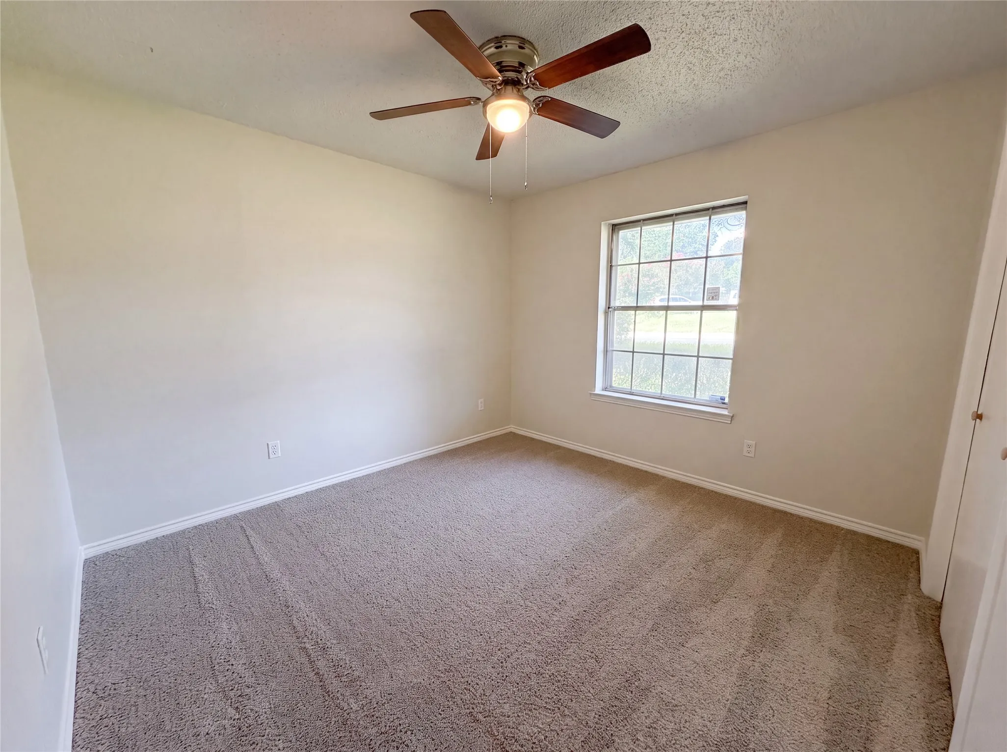 Single Family Residence For Sale in Dallas County , 304 Brook Hollow Drive, De Soto, Texas 75115, 3 Bedroom, 2 Bathroom, 2 Garage spaces, 1,542 Sqft, built in 1969, mls#21343298, Real Estate Agent in De Soto, Homes For Sale in Dallas county, Homes For Sale in De Soto, Realtor in De Soto Texas, Real Estate Brokerage Independent Realty Texas, Luminita Cordes Realtor