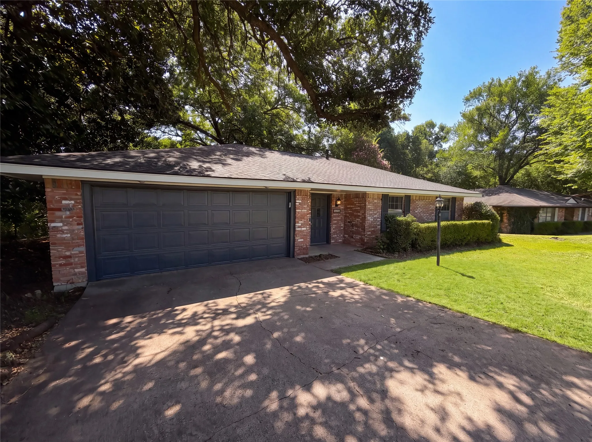 Single Family Residence For Sale in Dallas County , 304 Brook Hollow Drive, De Soto, Texas 75115, 3 Bedroom, 2 Bathroom, 2 Garage spaces, 1,542 Sqft, built in 1969, mls#21343298, Real Estate Agent in De Soto, Homes For Sale in Dallas county, Homes For Sale in De Soto, Realtor in De Soto Texas, Real Estate Brokerage Independent Realty Texas, Luminita Cordes Realtor