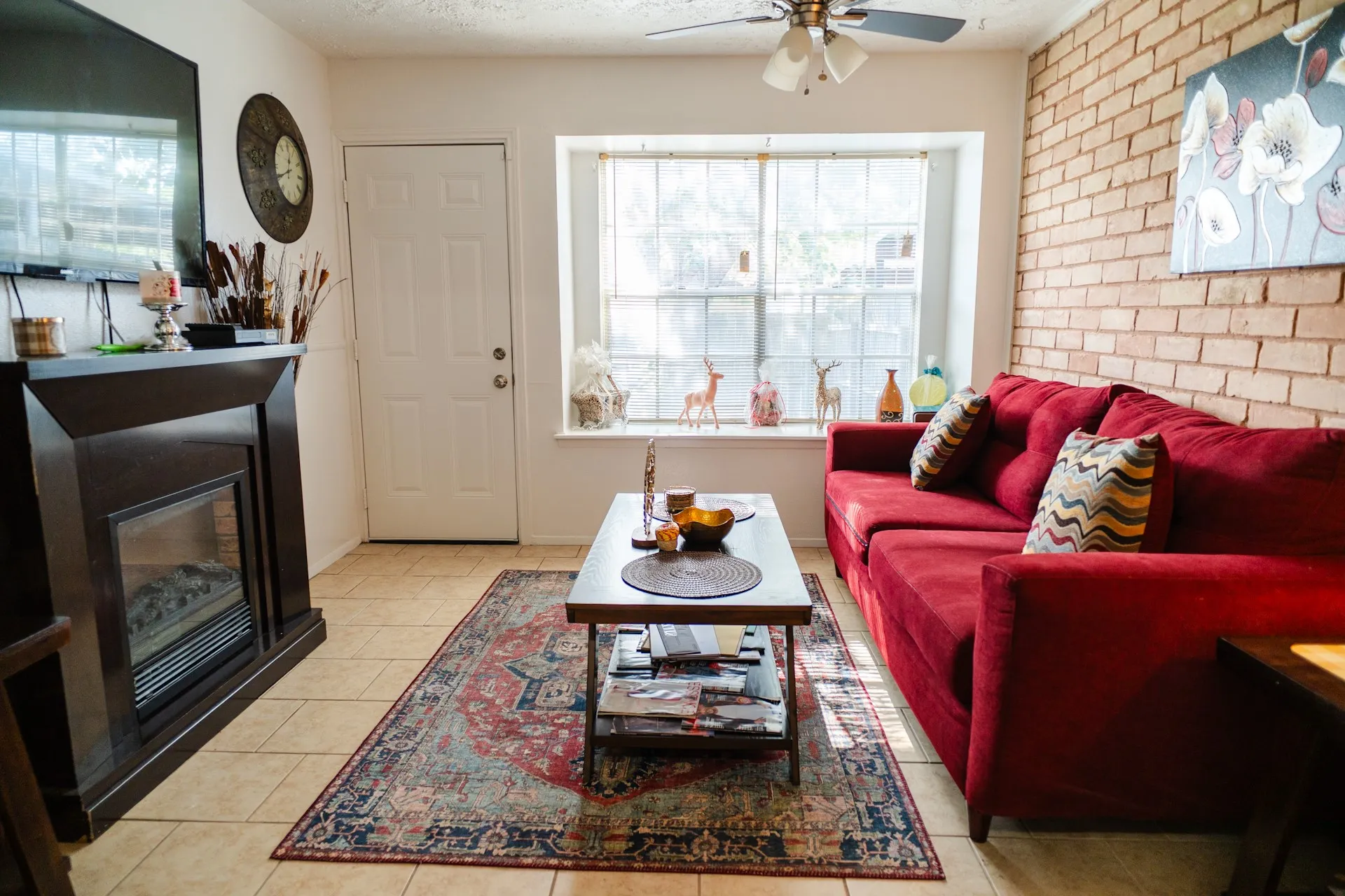 Townhouse For Sale in Dallas County , 27 W Townhouse Lane, Grand Prairie, Texas 75052, 2 Bedroom, 1 Bathroom, Garage spaces, 992 Sqft, built in 1971, Price $145,000, mls#21342797, Real Estate Agent in Grand Prairie, Homes For Sale in Dallas county, Homes For Sale in Grand Prairie, Realtor in Grand Prairie Texas, Real Estate Brokerage Independent Realty Texas, Luminita Cordes Realtor