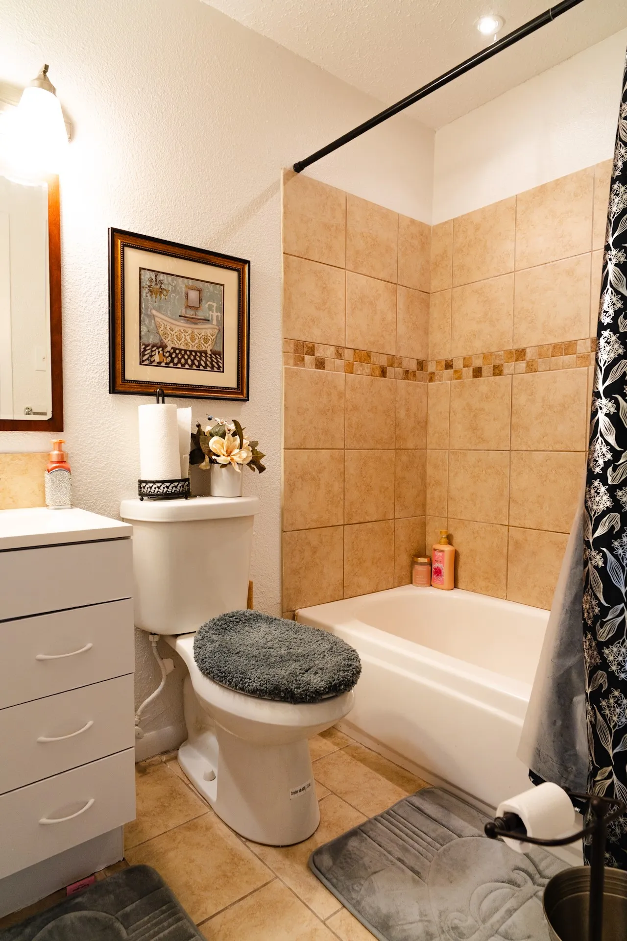 Townhouse For Sale in Dallas County , 27 W Townhouse Lane, Grand Prairie, Texas 75052, 2 Bedroom, 1 Bathroom, Garage spaces, 992 Sqft, built in 1971, Price $145,000, mls#21342797, Real Estate Agent in Grand Prairie, Homes For Sale in Dallas county, Homes For Sale in Grand Prairie, Realtor in Grand Prairie Texas, Real Estate Brokerage Independent Realty Texas, Luminita Cordes Realtor