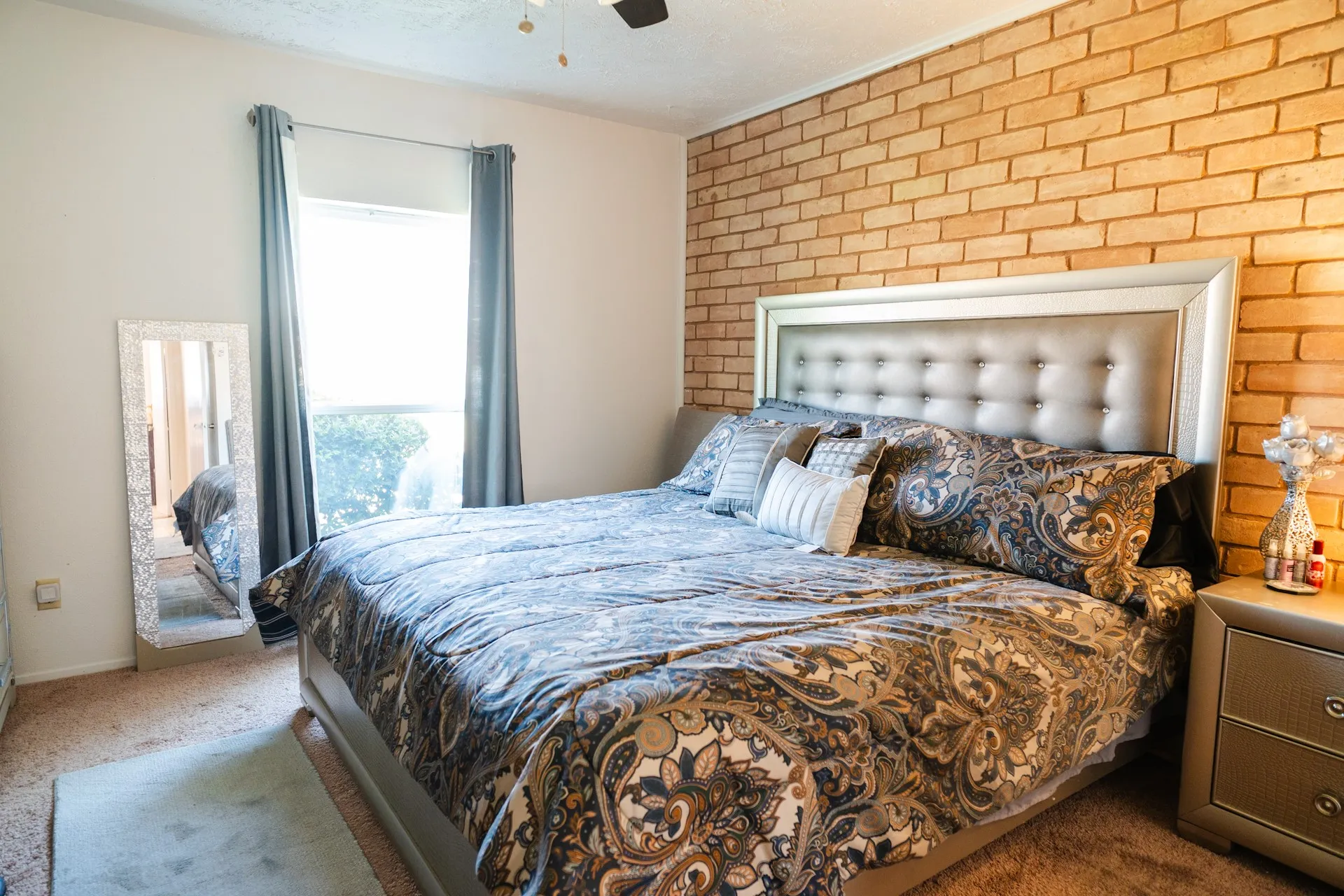 Townhouse For Sale in Dallas County , 27 W Townhouse Lane, Grand Prairie, Texas 75052, 2 Bedroom, 1 Bathroom, Garage spaces, 992 Sqft, built in 1971, Price $145,000, mls#21342797, Real Estate Agent in Grand Prairie, Homes For Sale in Dallas county, Homes For Sale in Grand Prairie, Realtor in Grand Prairie Texas, Real Estate Brokerage Independent Realty Texas, Luminita Cordes Realtor