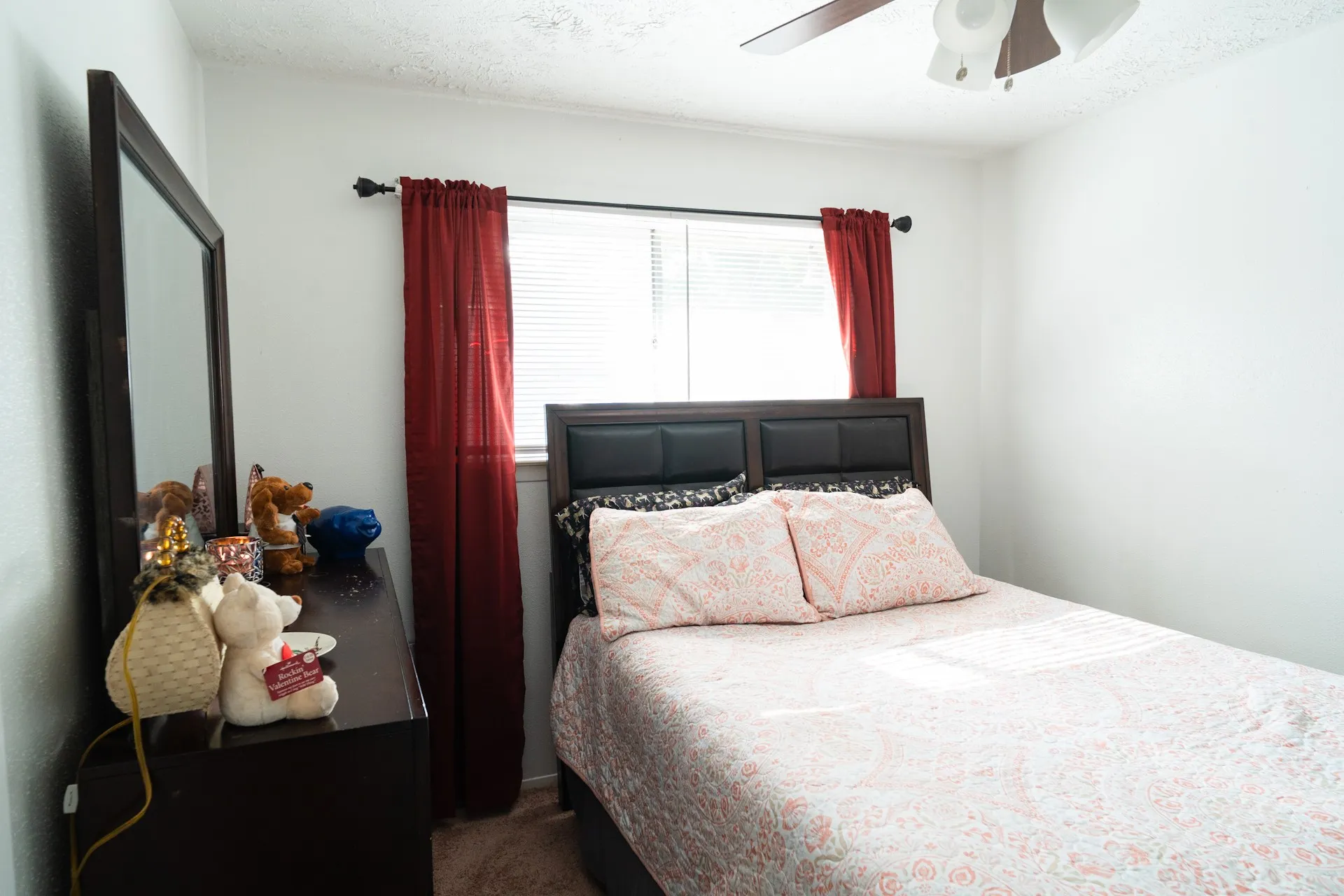 Townhouse For Sale in Dallas County , 27 W Townhouse Lane, Grand Prairie, Texas 75052, 2 Bedroom, 1 Bathroom, Garage spaces, 992 Sqft, built in 1971, Price $145,000, mls#21342797, Real Estate Agent in Grand Prairie, Homes For Sale in Dallas county, Homes For Sale in Grand Prairie, Realtor in Grand Prairie Texas, Real Estate Brokerage Independent Realty Texas, Luminita Cordes Realtor