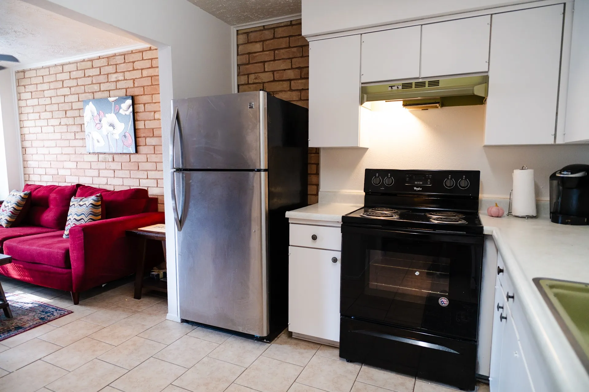 Townhouse For Sale in Dallas County , 27 W Townhouse Lane, Grand Prairie, Texas 75052, 2 Bedroom, 1 Bathroom, Garage spaces, 992 Sqft, built in 1971, Price $145,000, mls#21342797, Real Estate Agent in Grand Prairie, Homes For Sale in Dallas county, Homes For Sale in Grand Prairie, Realtor in Grand Prairie Texas, Real Estate Brokerage Independent Realty Texas, Luminita Cordes Realtor
