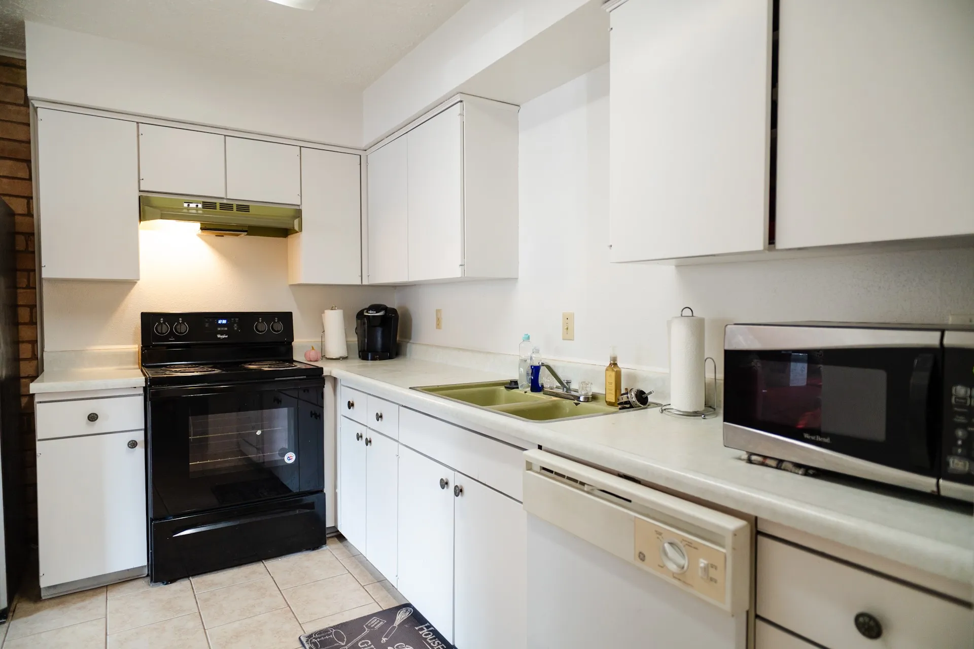 Townhouse For Sale in Dallas County , 27 W Townhouse Lane, Grand Prairie, Texas 75052, 2 Bedroom, 1 Bathroom, Garage spaces, 992 Sqft, built in 1971, Price $145,000, mls#21342797, Real Estate Agent in Grand Prairie, Homes For Sale in Dallas county, Homes For Sale in Grand Prairie, Realtor in Grand Prairie Texas, Real Estate Brokerage Independent Realty Texas, Luminita Cordes Realtor