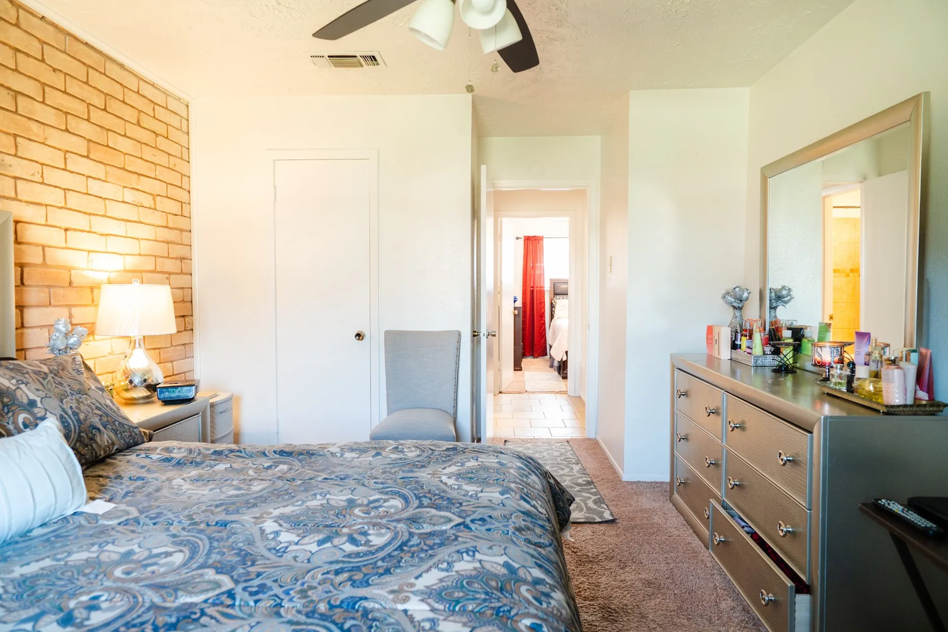 Townhouse For Sale in Dallas County , 27 W Townhouse Lane, Grand Prairie, Texas 75052, 2 Bedroom, 1 Bathroom, Garage spaces, 992 Sqft, built in 1971, Price $145,000, mls#21342797, Real Estate Agent in Grand Prairie, Homes For Sale in Dallas county, Homes For Sale in Grand Prairie, Realtor in Grand Prairie Texas, Real Estate Brokerage Independent Realty Texas, Luminita Cordes Realtor