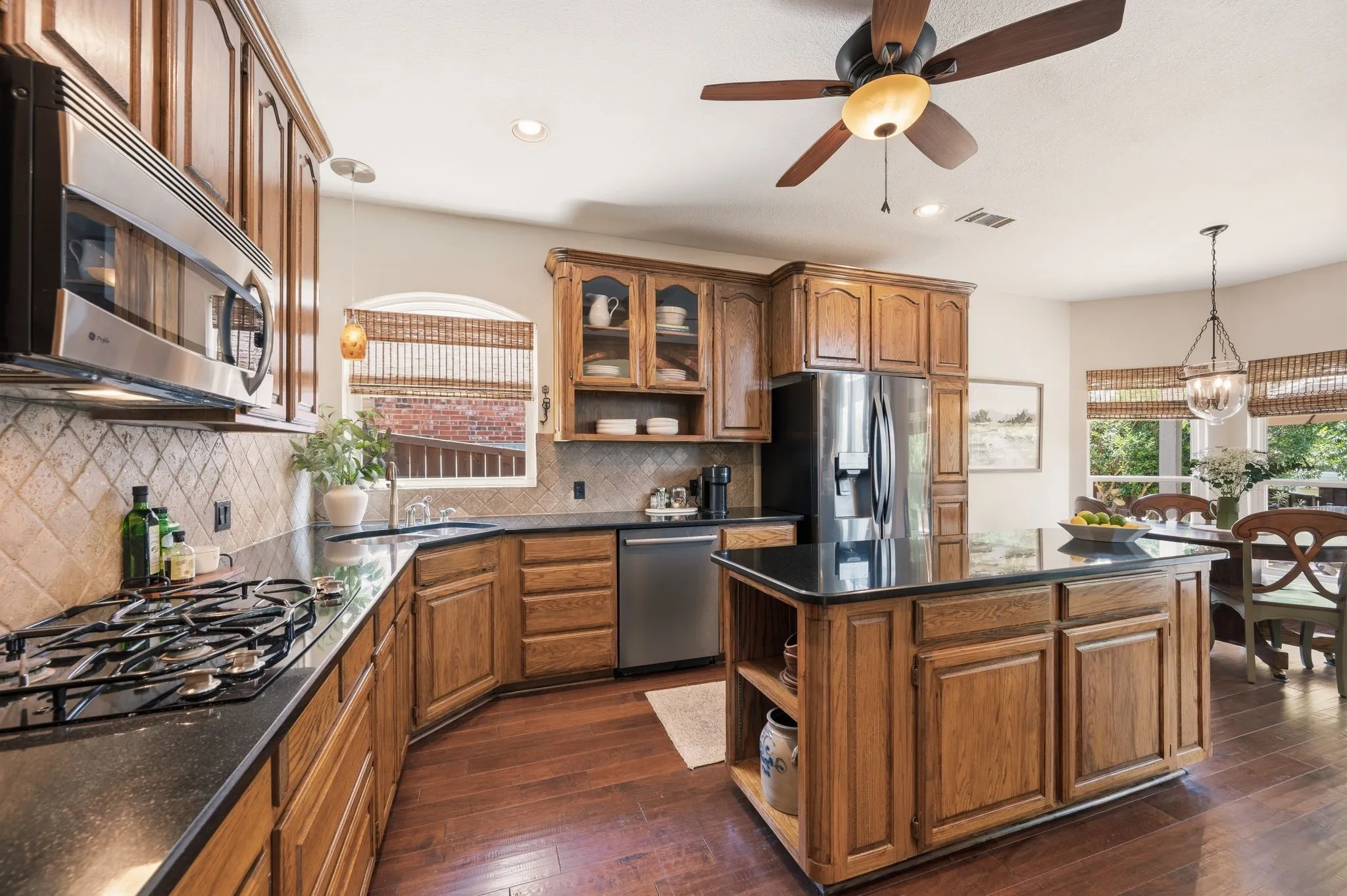Single Family Residence For Sale in Denton County , 2013 Concord Drive, Flower Mound, Texas 75022, 4 Bedroom, 3 Bathroom, 3 Garage spaces, 3,029 Sqft, built in 1992, mls#21342884, Real Estate Agent in Flower Mound, Homes For Sale in Denton county, Homes For Sale in Flower Mound, Realtor in Flower Mound Texas, Real Estate Brokerage Independent Realty Texas, Luminita Cordes Realtor
