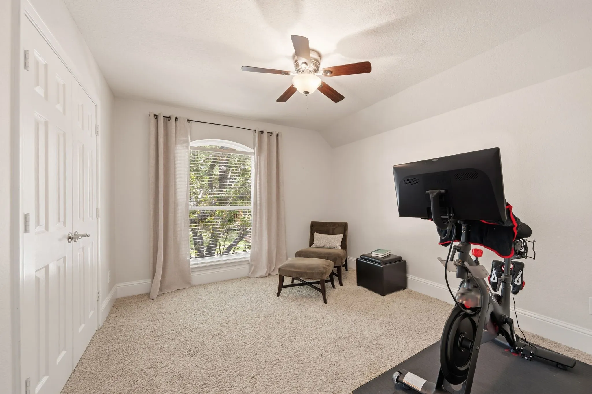 Single Family Residence For Sale in Denton County , 2013 Concord Drive, Flower Mound, Texas 75022, 4 Bedroom, 3 Bathroom, 3 Garage spaces, 3,029 Sqft, built in 1992, mls#21342884, Real Estate Agent in Flower Mound, Homes For Sale in Denton county, Homes For Sale in Flower Mound, Realtor in Flower Mound Texas, Real Estate Brokerage Independent Realty Texas, Luminita Cordes Realtor
