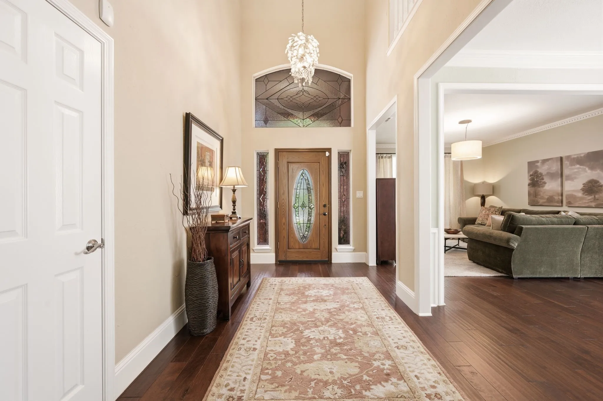 Single Family Residence For Sale in Denton County , 2013 Concord Drive, Flower Mound, Texas 75022, 4 Bedroom, 3 Bathroom, 3 Garage spaces, 3,029 Sqft, built in 1992, mls#21342884, Real Estate Agent in Flower Mound, Homes For Sale in Denton county, Homes For Sale in Flower Mound, Realtor in Flower Mound Texas, Real Estate Brokerage Independent Realty Texas, Luminita Cordes Realtor