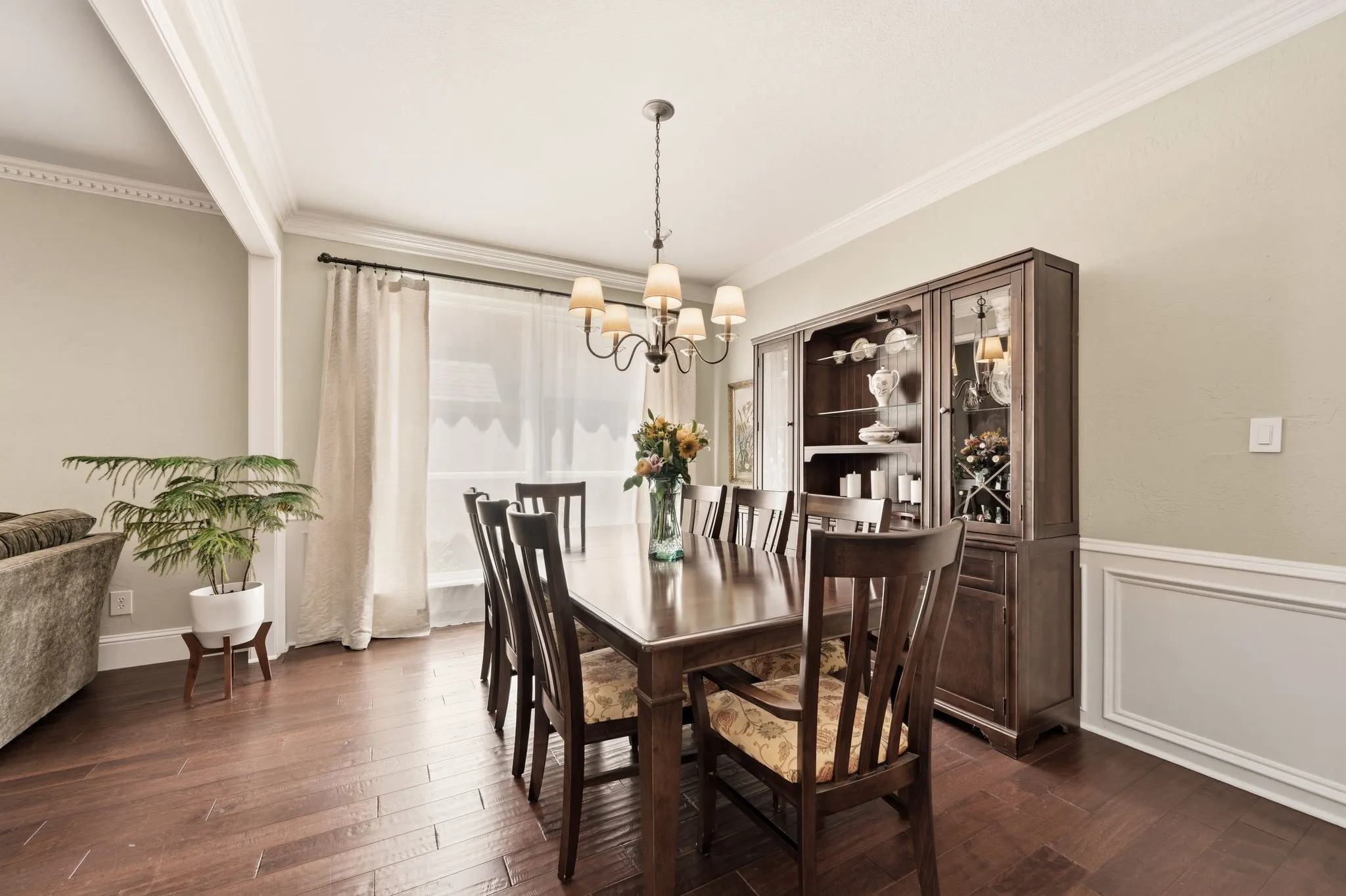Single Family Residence For Sale in Denton County , 2013 Concord Drive, Flower Mound, Texas 75022, 4 Bedroom, 3 Bathroom, 3 Garage spaces, 3,029 Sqft, built in 1992, mls#21342884, Real Estate Agent in Flower Mound, Homes For Sale in Denton county, Homes For Sale in Flower Mound, Realtor in Flower Mound Texas, Real Estate Brokerage Independent Realty Texas, Luminita Cordes Realtor