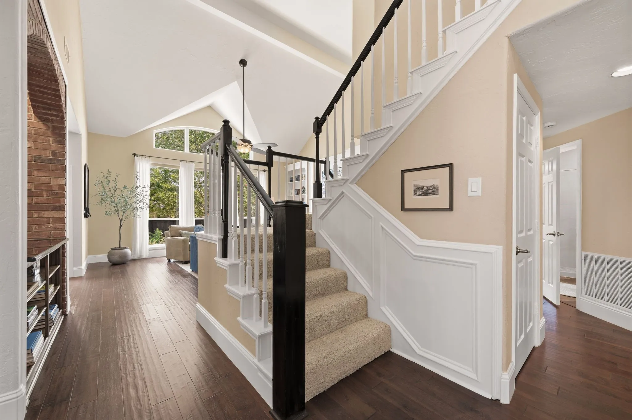 Single Family Residence For Sale in Denton County , 2013 Concord Drive, Flower Mound, Texas 75022, 4 Bedroom, 3 Bathroom, 3 Garage spaces, 3,029 Sqft, built in 1992, mls#21342884, Real Estate Agent in Flower Mound, Homes For Sale in Denton county, Homes For Sale in Flower Mound, Realtor in Flower Mound Texas, Real Estate Brokerage Independent Realty Texas, Luminita Cordes Realtor