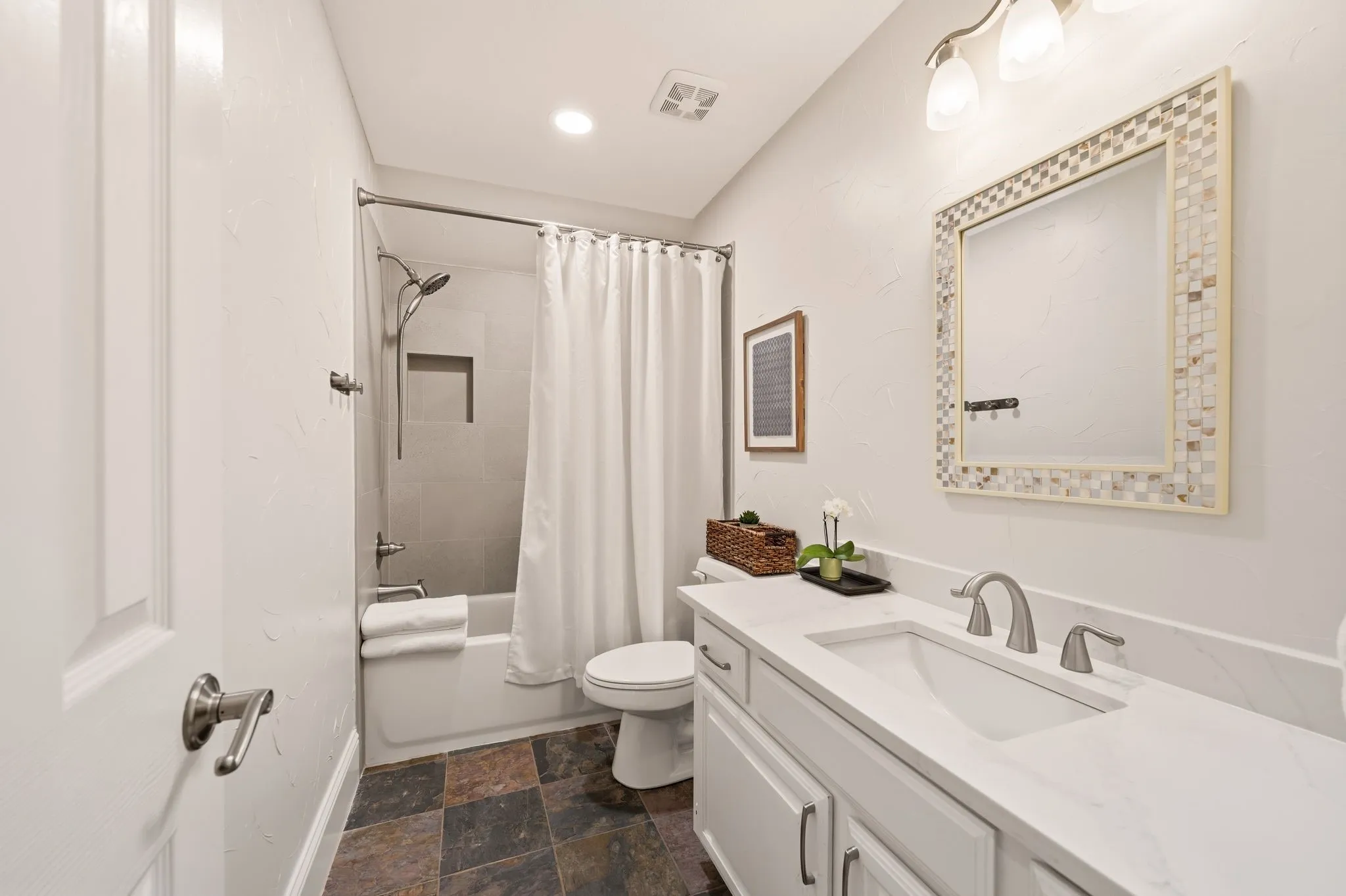 Single Family Residence For Sale in Denton County , 2013 Concord Drive, Flower Mound, Texas 75022, 4 Bedroom, 3 Bathroom, 3 Garage spaces, 3,029 Sqft, built in 1992, mls#21342884, Real Estate Agent in Flower Mound, Homes For Sale in Denton county, Homes For Sale in Flower Mound, Realtor in Flower Mound Texas, Real Estate Brokerage Independent Realty Texas, Luminita Cordes Realtor