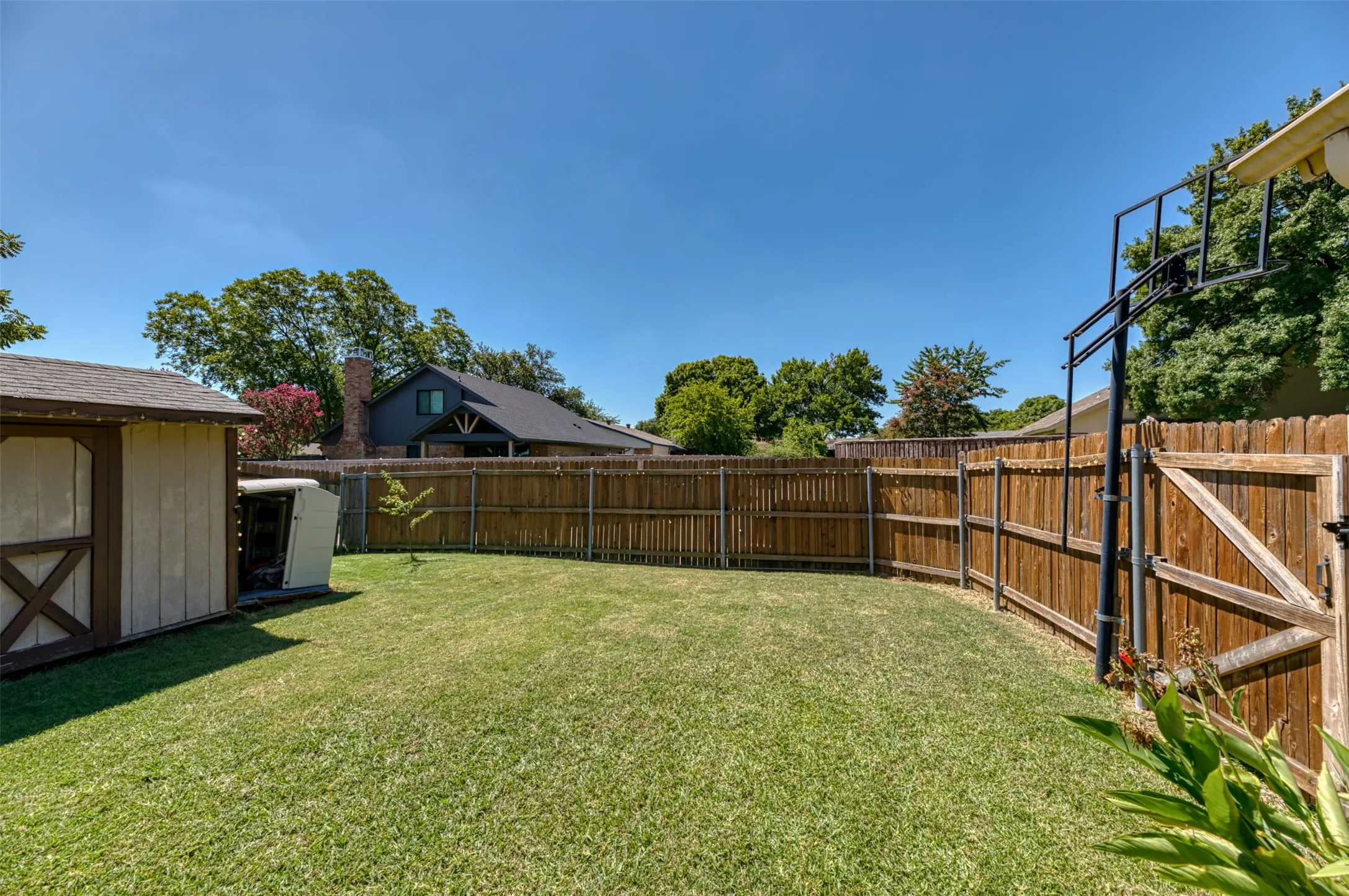 Single Family Residence For Rent in Collin County , 416 Lincoln Drive, Plano, Texas 75023, 3 Bedroom, 2 Bathroom, 2 Garage spaces, 2,056 Sqft, built in 1980, mls#21342329, Real Estate Agent in Plano, Homes For Rent in Collin county, Homes For Rent in Plano, Realtor in Plano Texas, Real Estate Brokerage Independent Realty Texas, Luminita Cordes Realtor