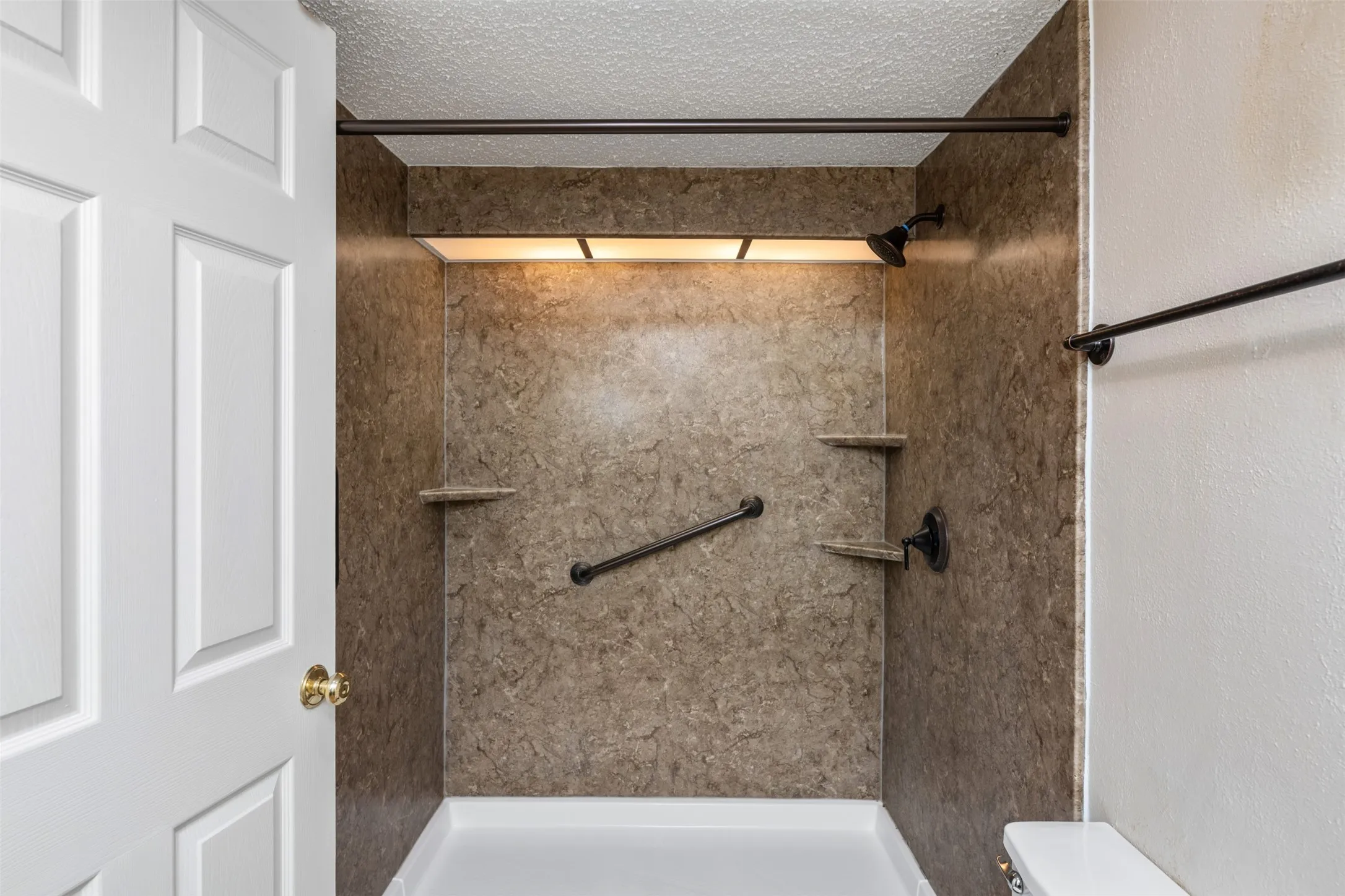Single Family Residence For Rent in Collin County , 416 Lincoln Drive, Plano, Texas 75023, 3 Bedroom, 2 Bathroom, 2 Garage spaces, 2,056 Sqft, built in 1980, mls#21342329, Real Estate Agent in Plano, Homes For Rent in Collin county, Homes For Rent in Plano, Realtor in Plano Texas, Real Estate Brokerage Independent Realty Texas, Luminita Cordes Realtor