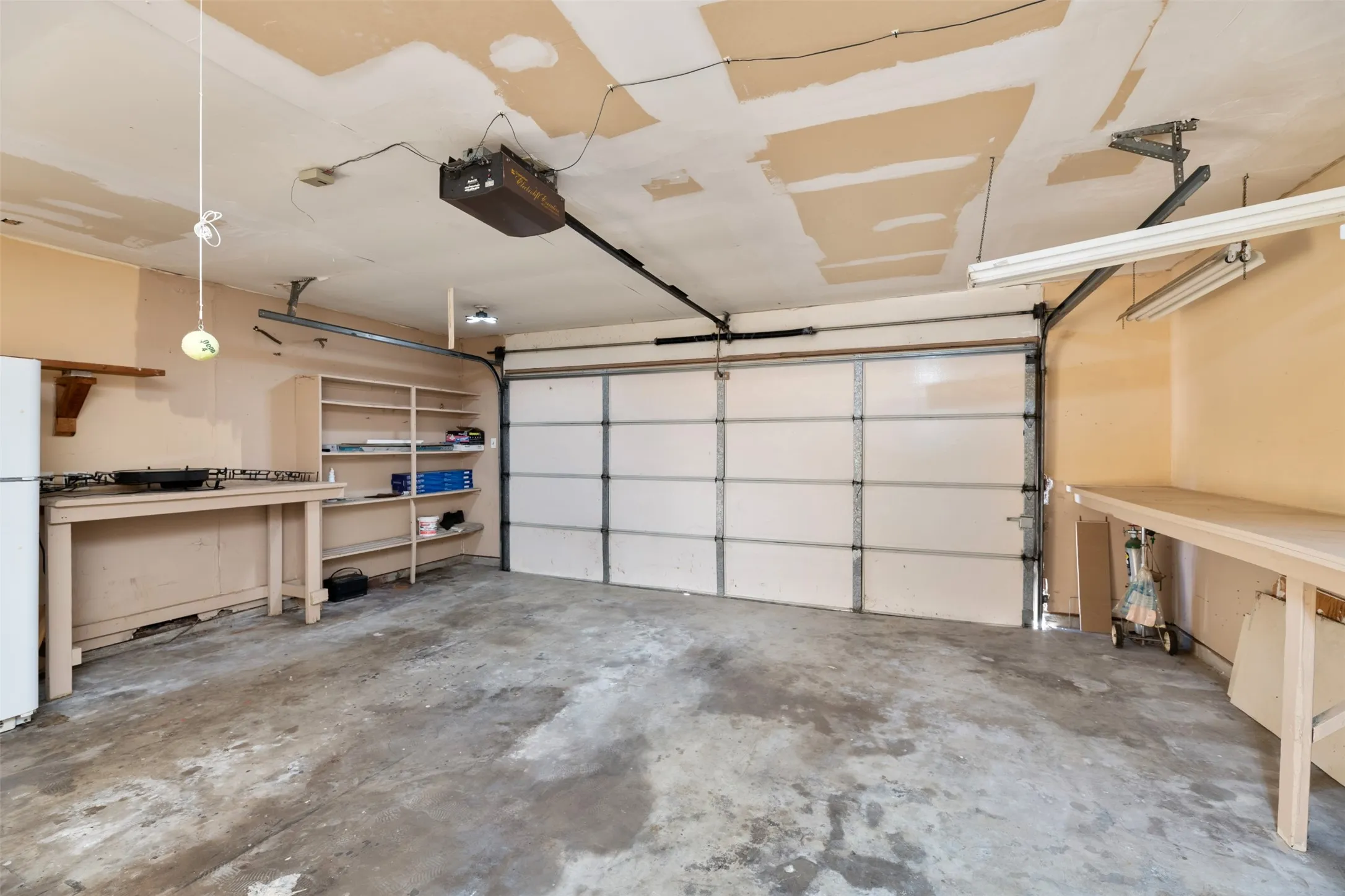 Single Family Residence For Rent in Collin County , 416 Lincoln Drive, Plano, Texas 75023, 3 Bedroom, 2 Bathroom, 2 Garage spaces, 2,056 Sqft, built in 1980, mls#21342329, Real Estate Agent in Plano, Homes For Rent in Collin county, Homes For Rent in Plano, Realtor in Plano Texas, Real Estate Brokerage Independent Realty Texas, Luminita Cordes Realtor