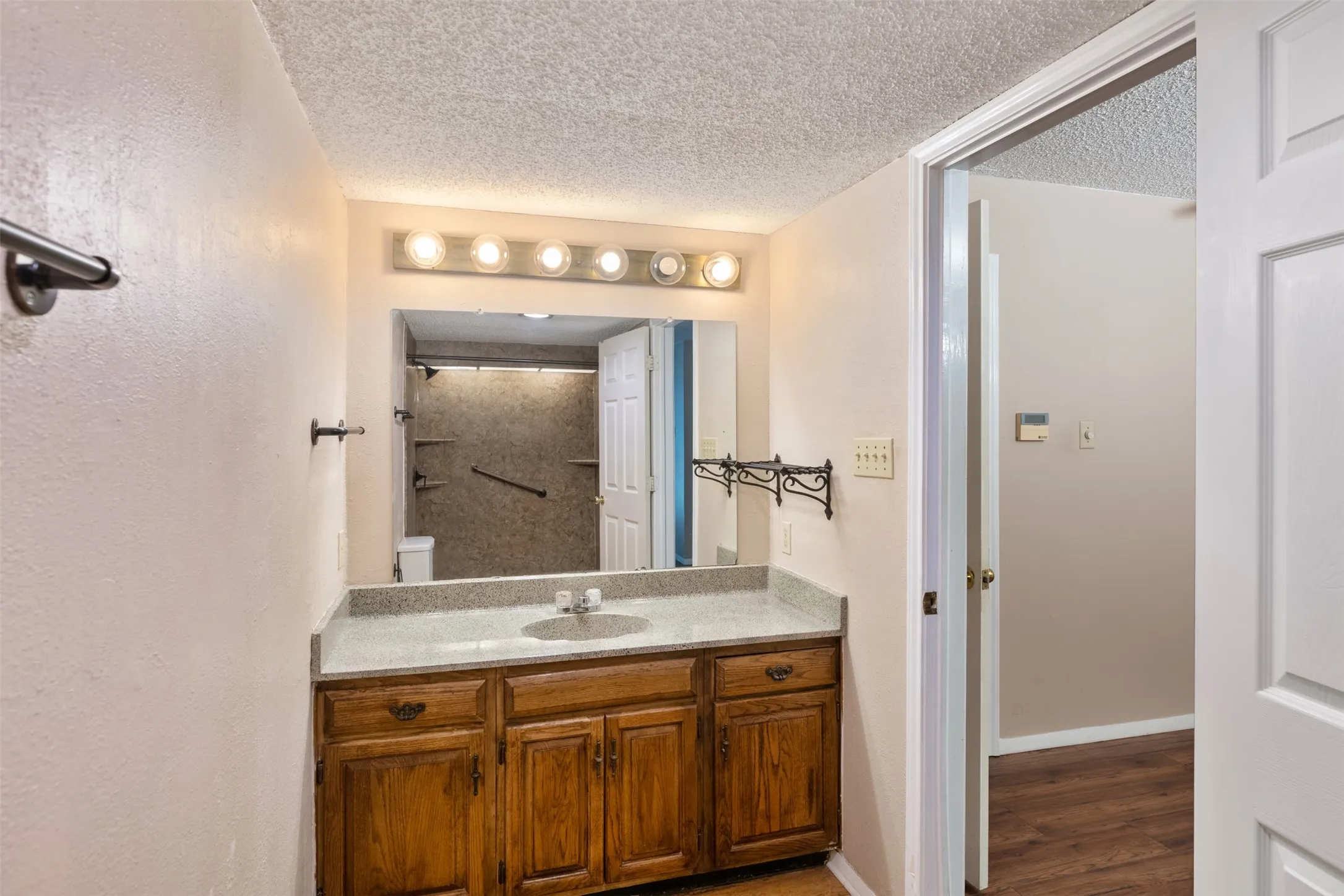 Single Family Residence For Rent in Collin County , 416 Lincoln Drive, Plano, Texas 75023, 3 Bedroom, 2 Bathroom, 2 Garage spaces, 2,056 Sqft, built in 1980, mls#21342329, Real Estate Agent in Plano, Homes For Rent in Collin county, Homes For Rent in Plano, Realtor in Plano Texas, Real Estate Brokerage Independent Realty Texas, Luminita Cordes Realtor