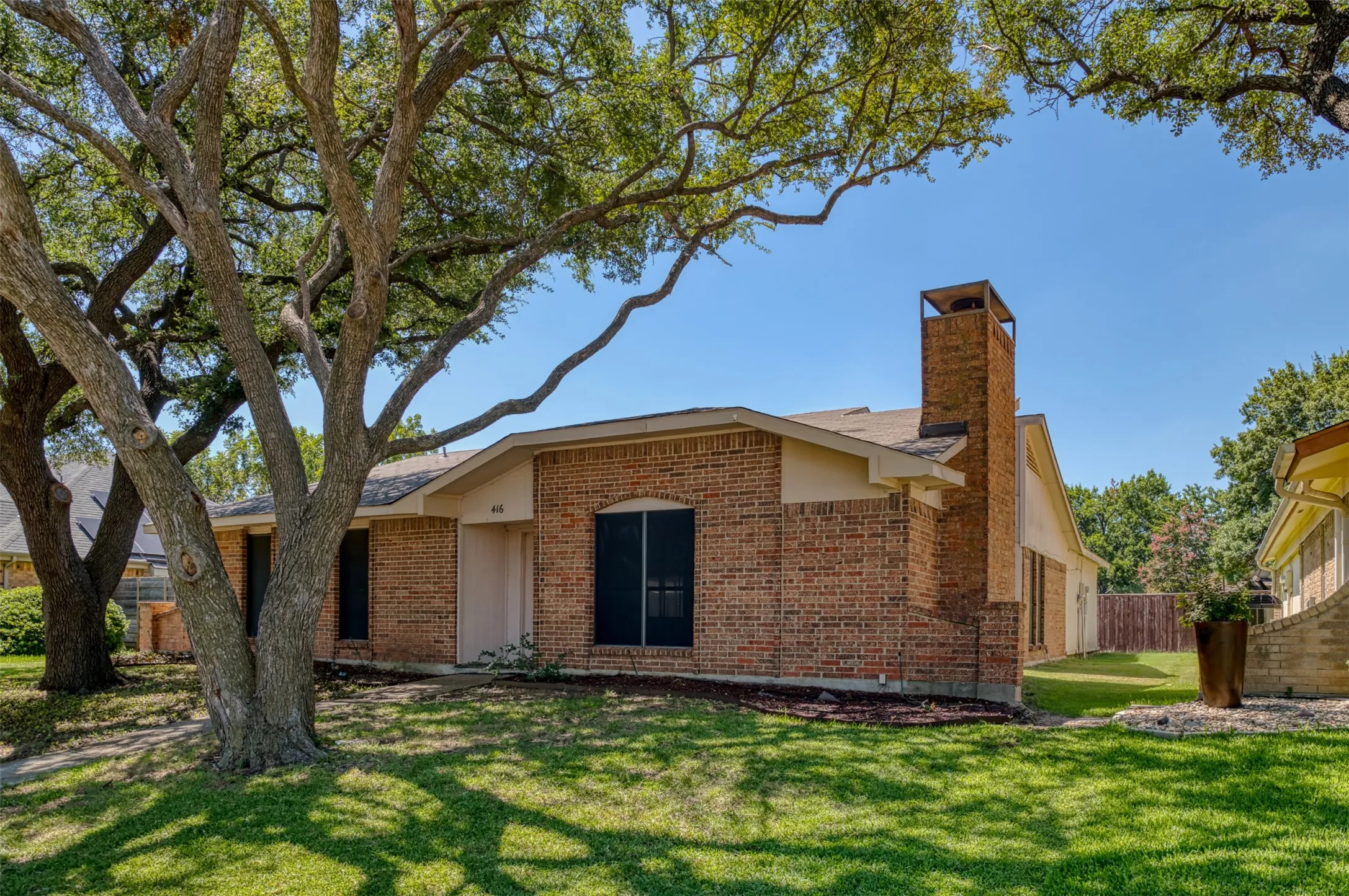 Single Family Residence For Rent in Collin County , 416 Lincoln Drive, Plano, Texas 75023, 3 Bedroom, 2 Bathroom, 2 Garage spaces, 2,056 Sqft, built in 1980, mls#21342329, Real Estate Agent in Plano, Homes For Rent in Collin county, Homes For Rent in Plano, Realtor in Plano Texas, Real Estate Brokerage Independent Realty Texas, Luminita Cordes Realtor