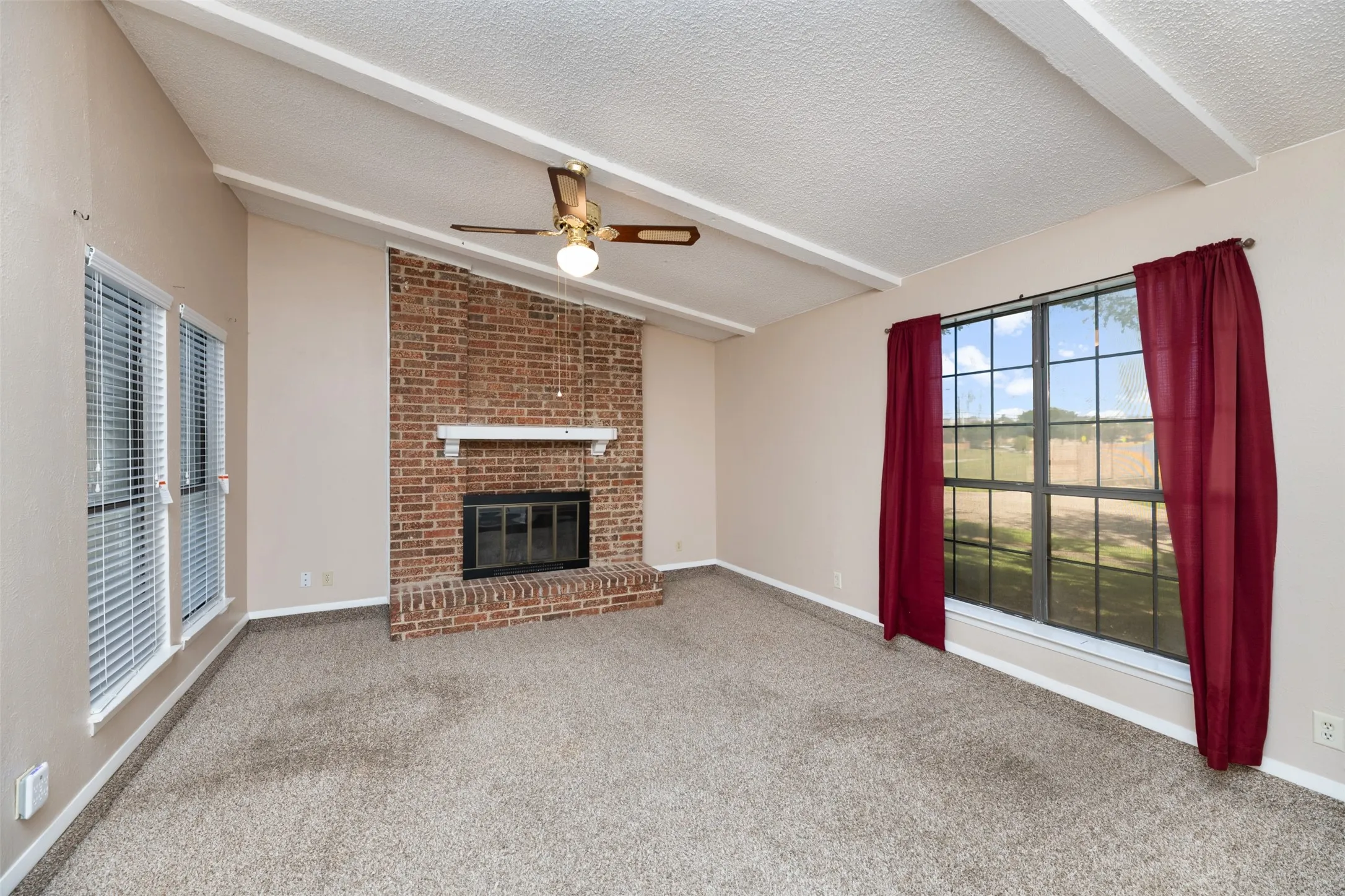 Single Family Residence For Rent in Collin County , 416 Lincoln Drive, Plano, Texas 75023, 3 Bedroom, 2 Bathroom, 2 Garage spaces, 2,056 Sqft, built in 1980, mls#21342329, Real Estate Agent in Plano, Homes For Rent in Collin county, Homes For Rent in Plano, Realtor in Plano Texas, Real Estate Brokerage Independent Realty Texas, Luminita Cordes Realtor