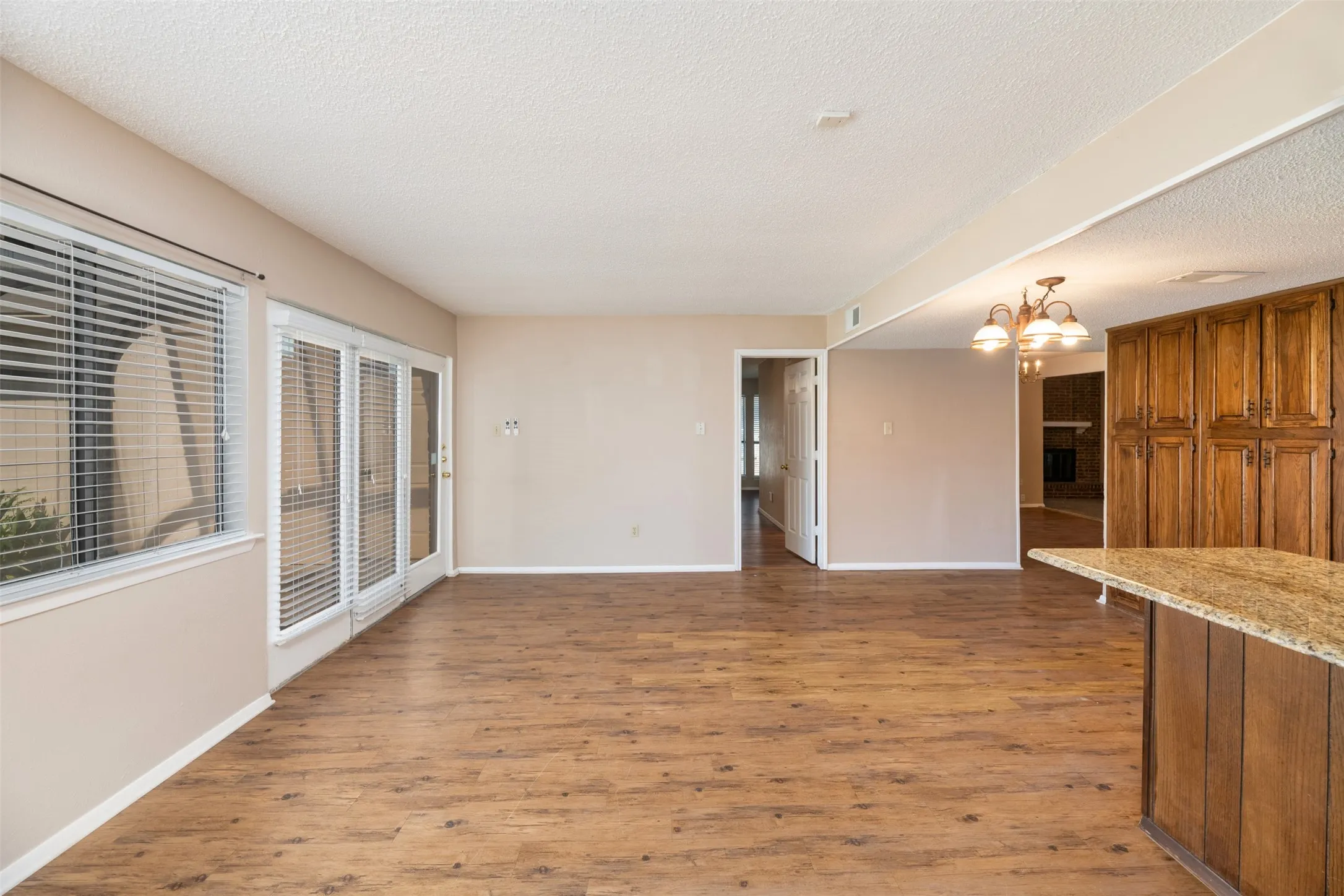 Single Family Residence For Rent in Collin County , 416 Lincoln Drive, Plano, Texas 75023, 3 Bedroom, 2 Bathroom, 2 Garage spaces, 2,056 Sqft, built in 1980, mls#21342329, Real Estate Agent in Plano, Homes For Rent in Collin county, Homes For Rent in Plano, Realtor in Plano Texas, Real Estate Brokerage Independent Realty Texas, Luminita Cordes Realtor