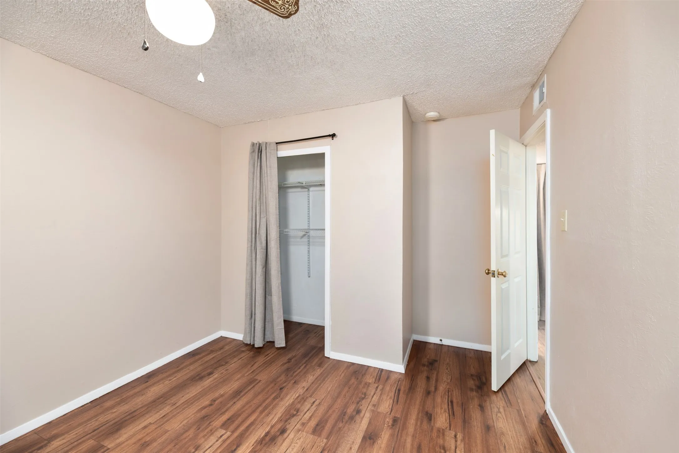 Single Family Residence For Rent in Collin County , 416 Lincoln Drive, Plano, Texas 75023, 3 Bedroom, 2 Bathroom, 2 Garage spaces, 2,056 Sqft, built in 1980, mls#21342329, Real Estate Agent in Plano, Homes For Rent in Collin county, Homes For Rent in Plano, Realtor in Plano Texas, Real Estate Brokerage Independent Realty Texas, Luminita Cordes Realtor
