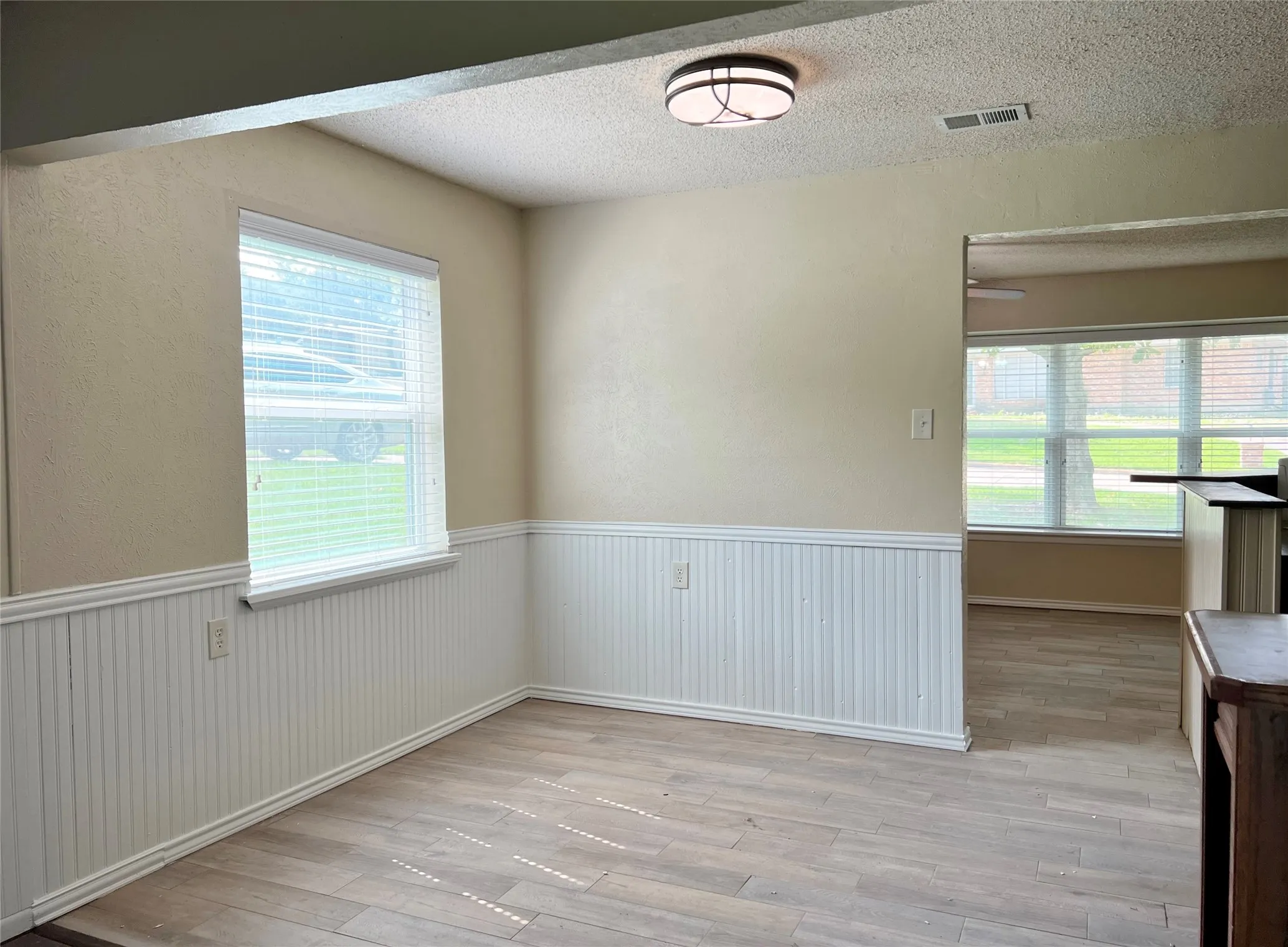 Single Family Residence For Rent in Ellis County , 508 Trail Lake Place, Midlothian, Texas 76065, 4 Bedroom, 2 Bathroom, 2 Garage spaces, 1,988 Sqft, built in 1973, mls#21343443, Real Estate Agent in Midlothian, Homes For Rent in Ellis county, Homes For Rent in Midlothian, Realtor in Midlothian Texas, Real Estate Brokerage Independent Realty Texas, Luminita Cordes Realtor