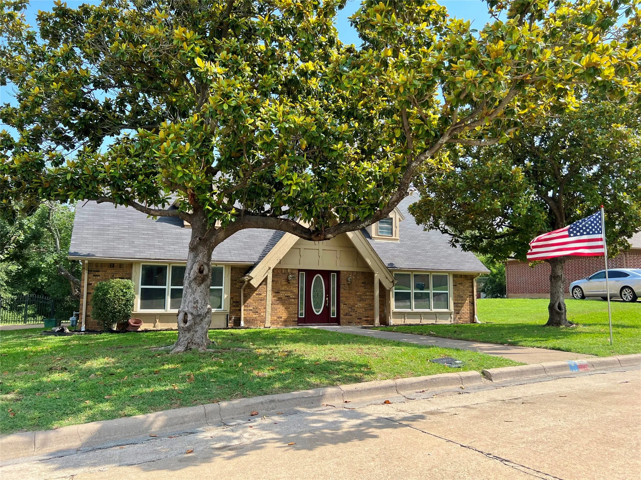 Single Family Residence For Rent in Ellis County , 508 Trail Lake Place, Midlothian, Texas 76065, 4 Bedroom, 2 Bathroom, 2 Garage spaces, 1,988 Sqft, built in 1973, mls#21343443, Real Estate Agent in Midlothian, Homes For Rent in Ellis county, Homes For Rent in Midlothian, Realtor in Midlothian Texas, Real Estate Brokerage Independent Realty Texas, Luminita Cordes Realtor