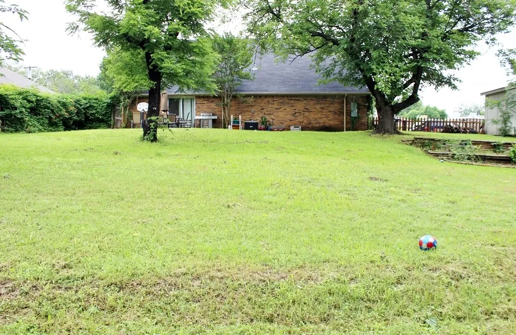 Single Family Residence For Rent in Ellis County , 508 Trail Lake Place, Midlothian, Texas 76065, 4 Bedroom, 2 Bathroom, 2 Garage spaces, 1,988 Sqft, built in 1973, mls#21343443, Real Estate Agent in Midlothian, Homes For Rent in Ellis county, Homes For Rent in Midlothian, Realtor in Midlothian Texas, Real Estate Brokerage Independent Realty Texas, Luminita Cordes Realtor