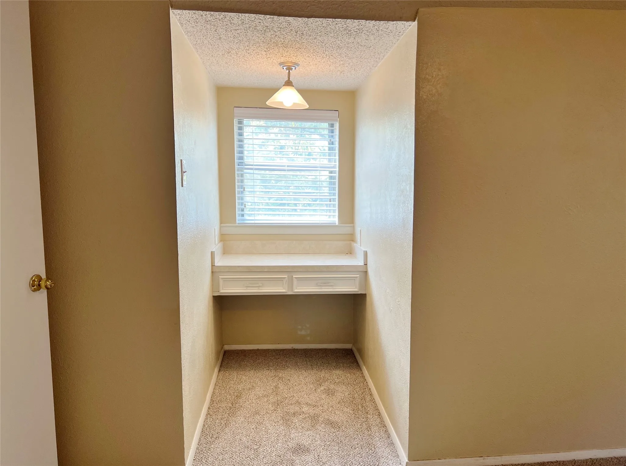 Single Family Residence For Rent in Ellis County , 508 Trail Lake Place, Midlothian, Texas 76065, 4 Bedroom, 2 Bathroom, 2 Garage spaces, 1,988 Sqft, built in 1973, mls#21343443, Real Estate Agent in Midlothian, Homes For Rent in Ellis county, Homes For Rent in Midlothian, Realtor in Midlothian Texas, Real Estate Brokerage Independent Realty Texas, Luminita Cordes Realtor