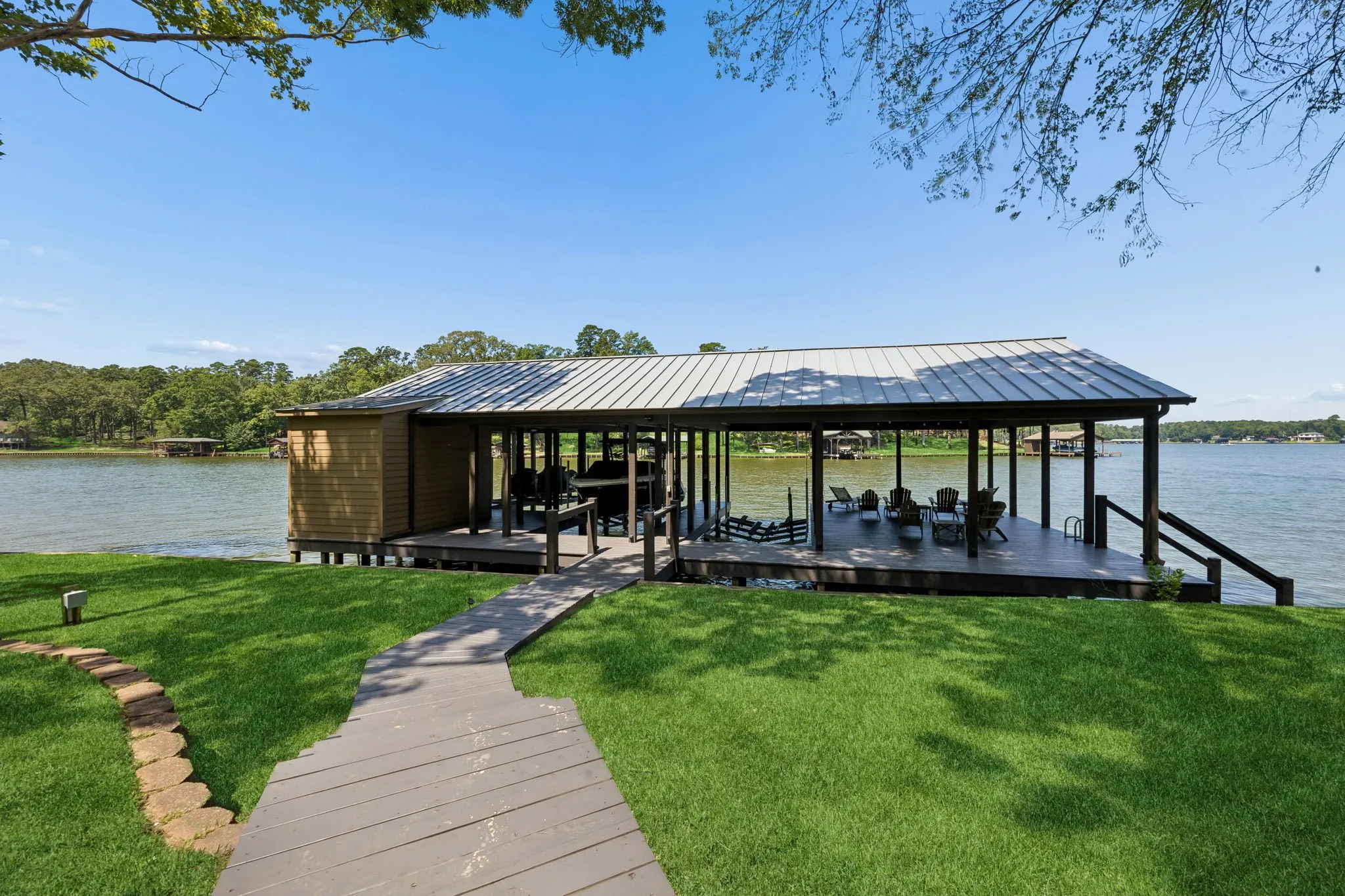 Single Family Residence For Sale in Franklin (TX) County , 275 S Park Road, Scroggins, Texas 75480, 3 Bedroom, 3 Bathroom, Garage spaces, 2,630 Sqft, built in 2005, mls#21340537, Real Estate Agent in Scroggins, Homes For Sale in Franklin (TX) county, Homes For Sale in Scroggins, Realtor in Scroggins Texas, Real Estate Brokerage Independent Realty Texas, Luminita Cordes Realtor