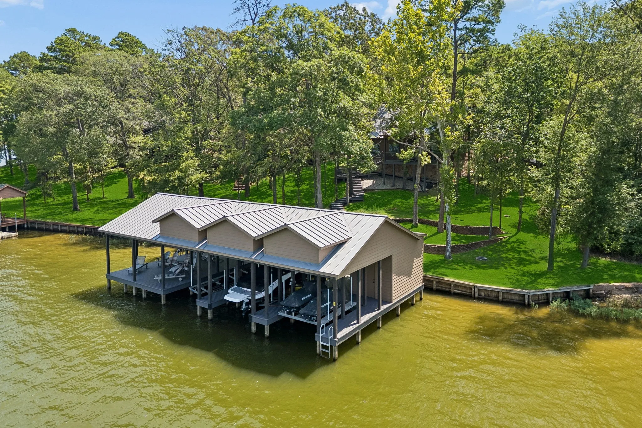 Single Family Residence For Sale in Franklin (TX) County , 275 S Park Road, Scroggins, Texas 75480, 3 Bedroom, 3 Bathroom, Garage spaces, 2,630 Sqft, built in 2005, mls#21340537, Real Estate Agent in Scroggins, Homes For Sale in Franklin (TX) county, Homes For Sale in Scroggins, Realtor in Scroggins Texas, Real Estate Brokerage Independent Realty Texas, Luminita Cordes Realtor