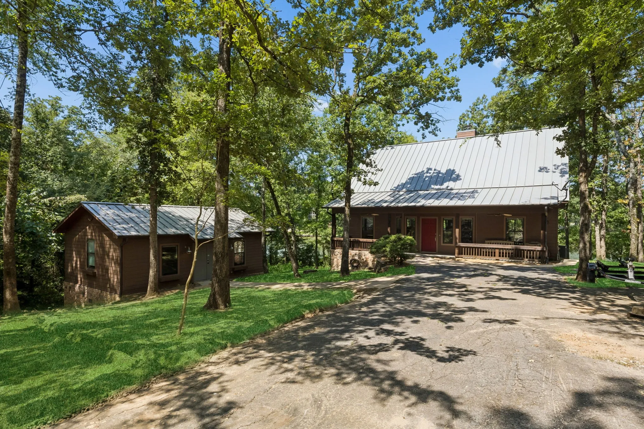 Single Family Residence For Sale in Franklin (TX) County , 275 S Park Road, Scroggins, Texas 75480, 3 Bedroom, 3 Bathroom, Garage spaces, 2,630 Sqft, built in 2005, mls#21340537, Real Estate Agent in Scroggins, Homes For Sale in Franklin (TX) county, Homes For Sale in Scroggins, Realtor in Scroggins Texas, Real Estate Brokerage Independent Realty Texas, Luminita Cordes Realtor