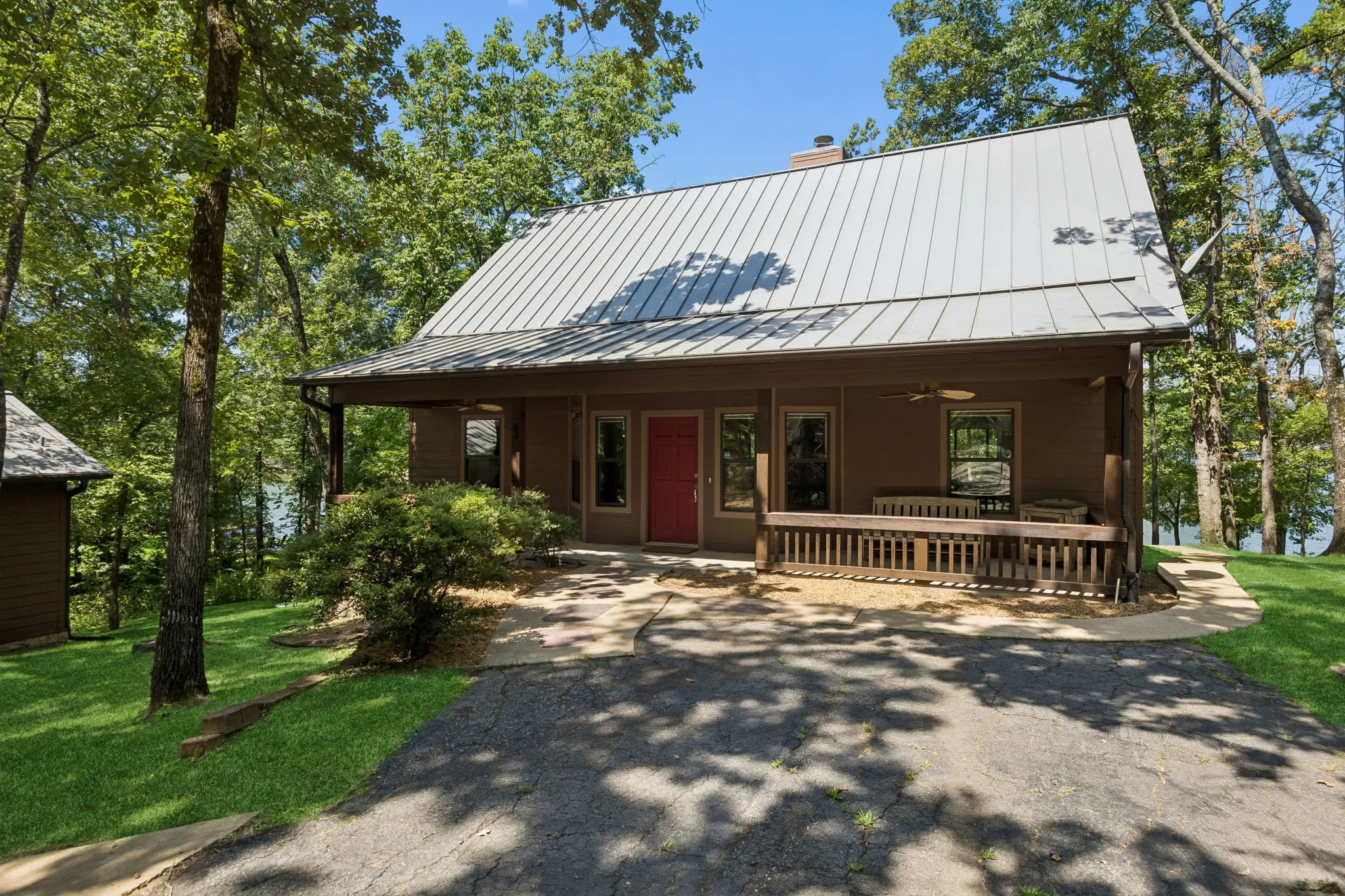 Single Family Residence For Sale in Franklin (TX) County , 275 S Park Road, Scroggins, Texas 75480, 3 Bedroom, 3 Bathroom, Garage spaces, 2,630 Sqft, built in 2005, mls#21340537, Real Estate Agent in Scroggins, Homes For Sale in Franklin (TX) county, Homes For Sale in Scroggins, Realtor in Scroggins Texas, Real Estate Brokerage Independent Realty Texas, Luminita Cordes Realtor