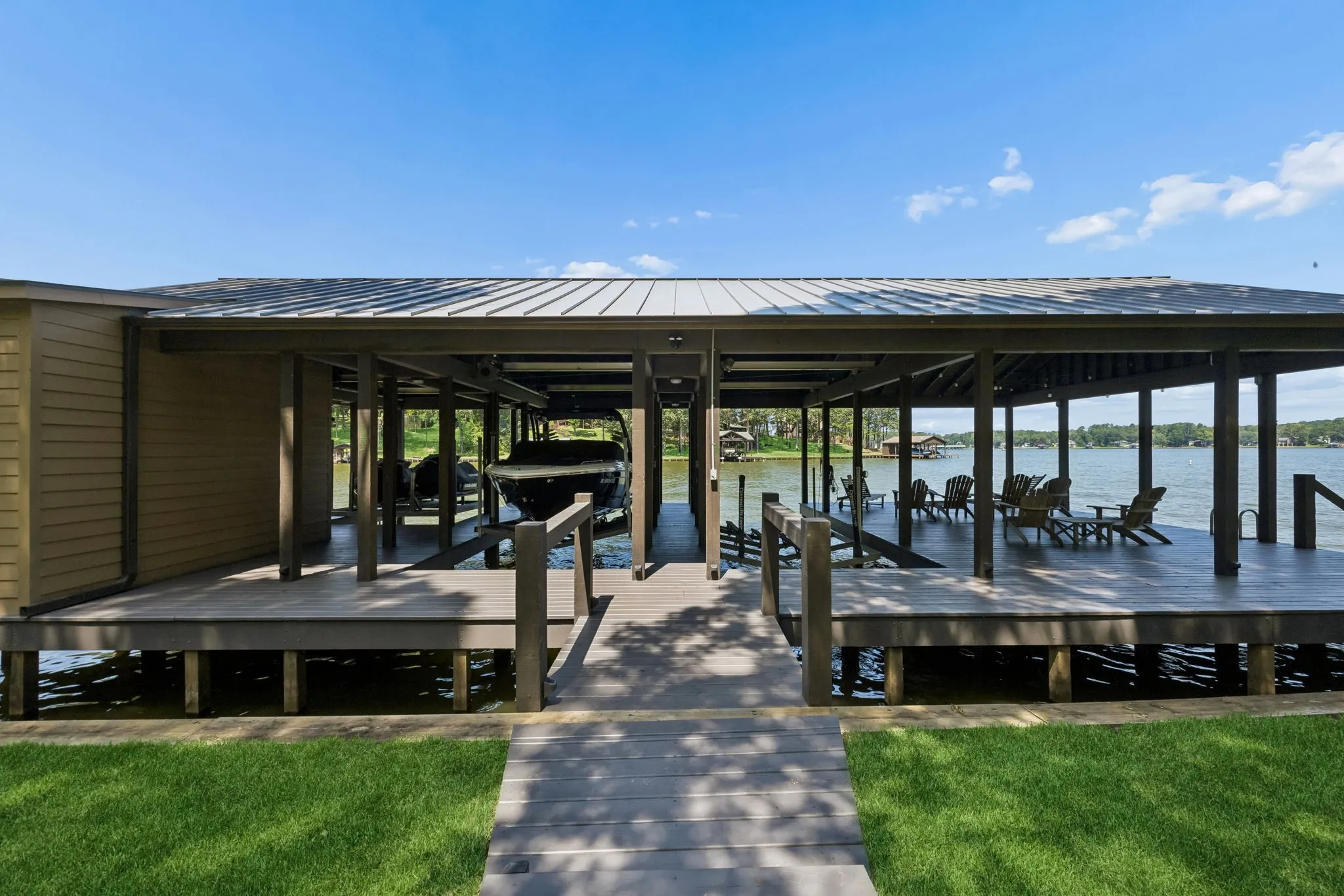 Single Family Residence For Sale in Franklin (TX) County , 275 S Park Road, Scroggins, Texas 75480, 3 Bedroom, 3 Bathroom, Garage spaces, 2,630 Sqft, built in 2005, mls#21340537, Real Estate Agent in Scroggins, Homes For Sale in Franklin (TX) county, Homes For Sale in Scroggins, Realtor in Scroggins Texas, Real Estate Brokerage Independent Realty Texas, Luminita Cordes Realtor