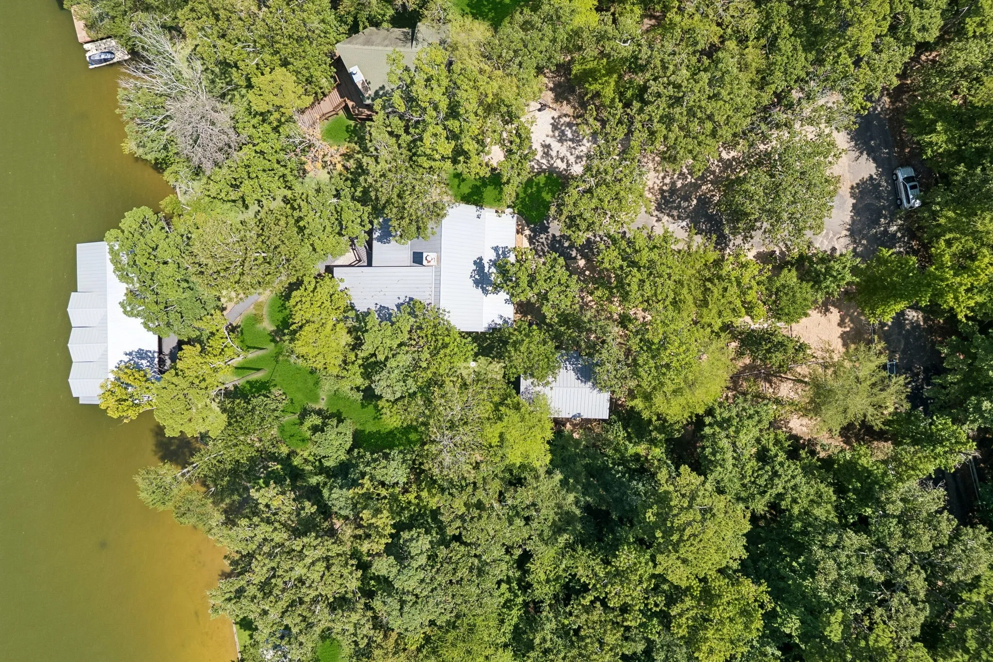 Single Family Residence For Sale in Franklin (TX) County , 275 S Park Road, Scroggins, Texas 75480, 3 Bedroom, 3 Bathroom, Garage spaces, 2,630 Sqft, built in 2005, mls#21340537, Real Estate Agent in Scroggins, Homes For Sale in Franklin (TX) county, Homes For Sale in Scroggins, Realtor in Scroggins Texas, Real Estate Brokerage Independent Realty Texas, Luminita Cordes Realtor